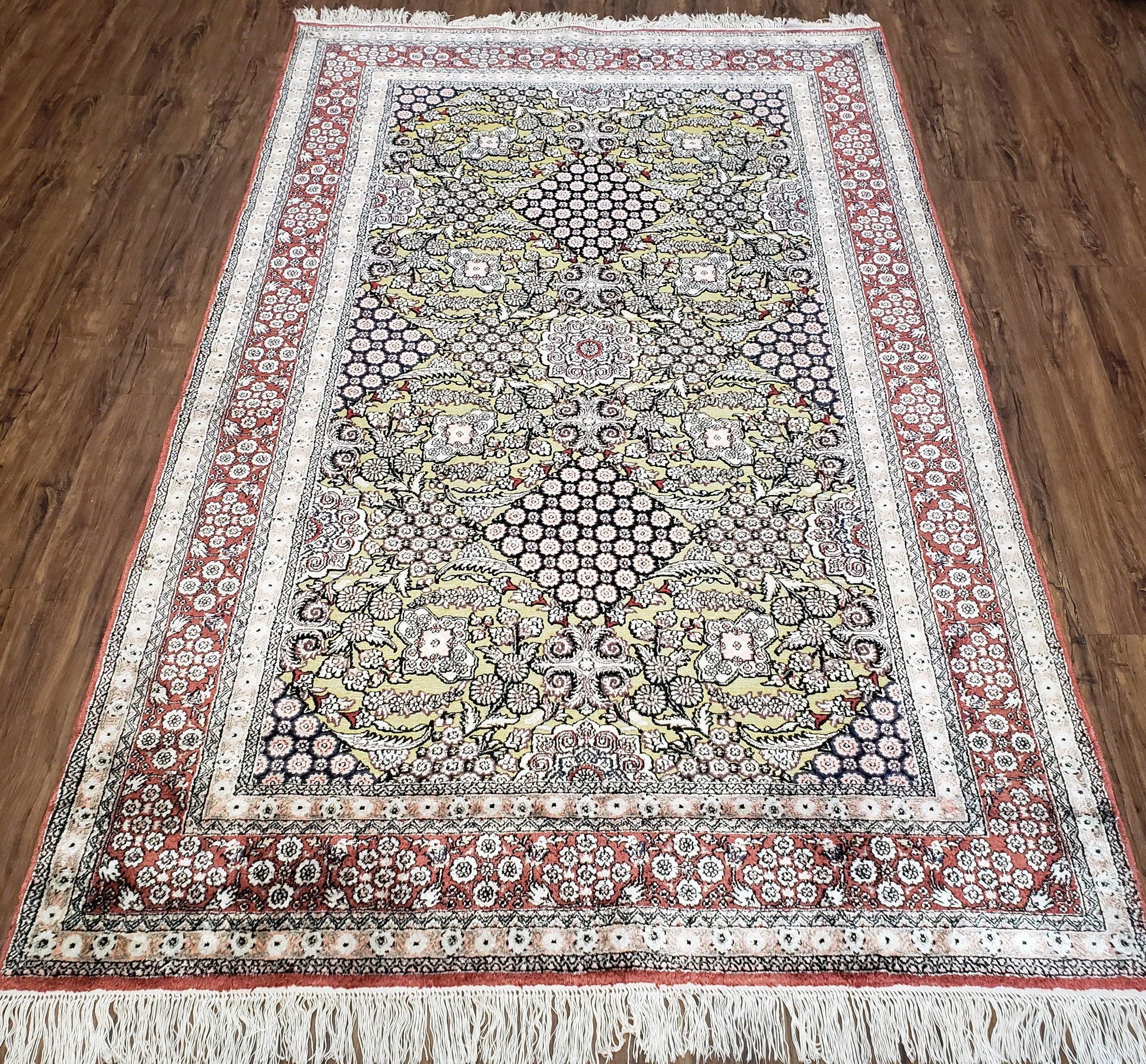 5x8 Indian Kashmiri Silk Rug with Gold Threads - Nuvé