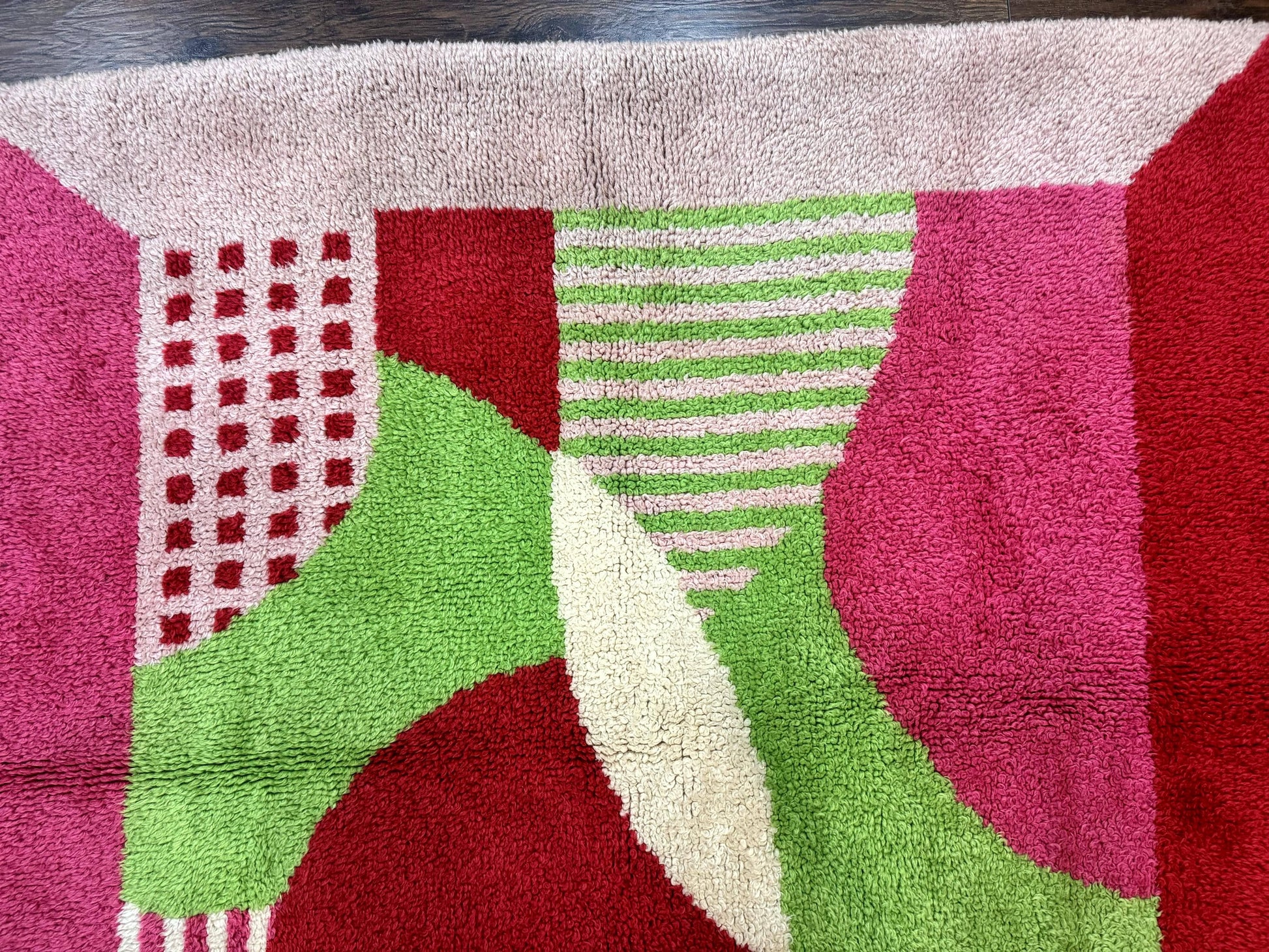 European Shag Rug 4.8 x 4.8, Modern Abstract Design, Green Pink Red, Square Shag Rug, Unique - Nuvé