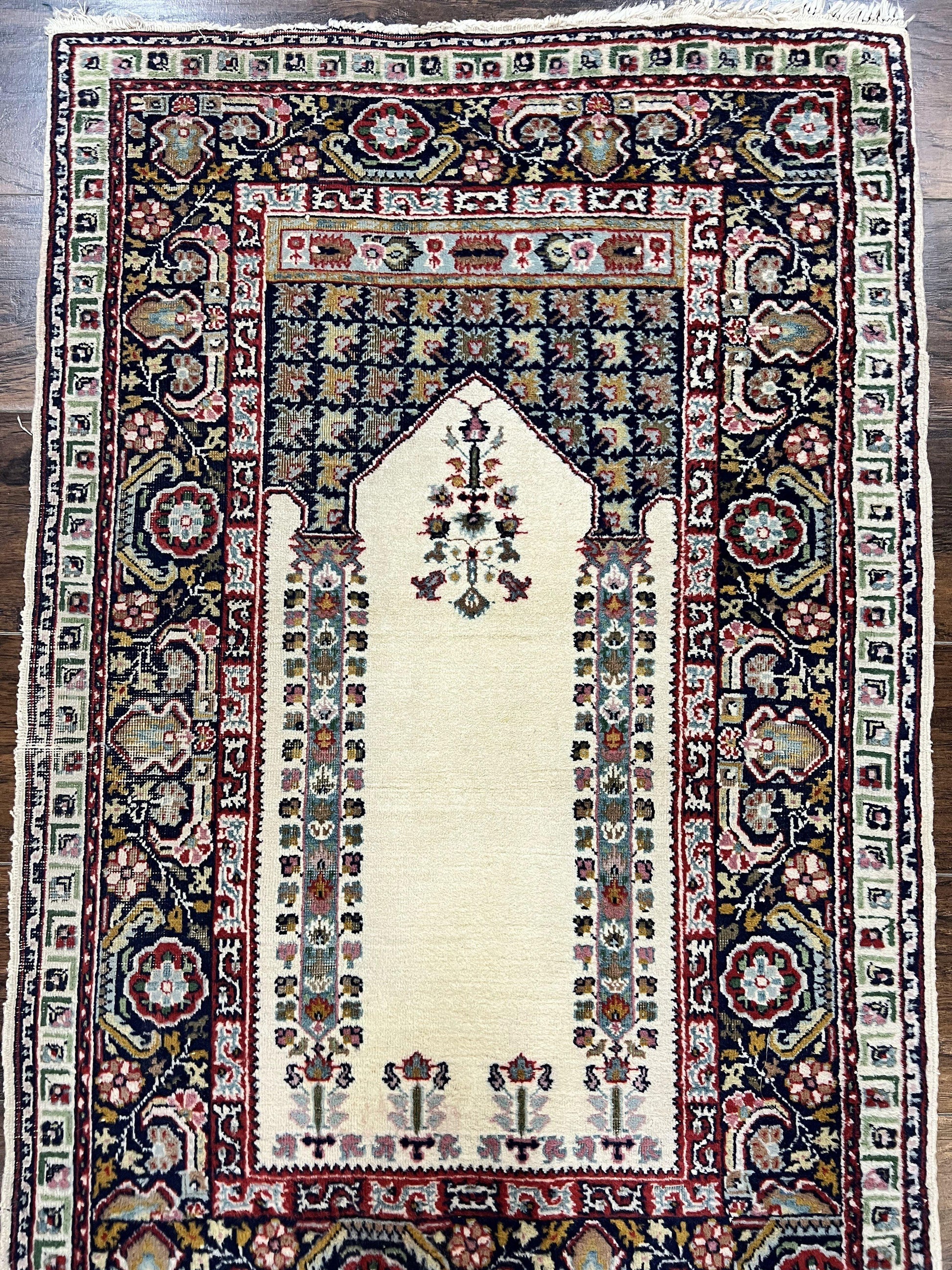 Turkish Prayer Rug 2.5 x 4, Vintage Wool Hand Knotted Carpet, Ivory - Nuvé