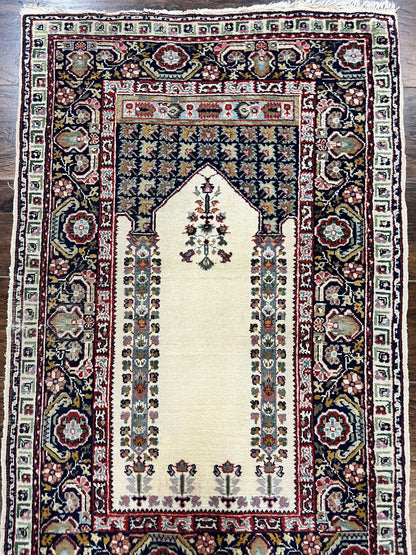 Turkish Prayer Rug 2.5 x 4, Vintage Wool Hand Knotted Carpet, Ivory - Nuvé