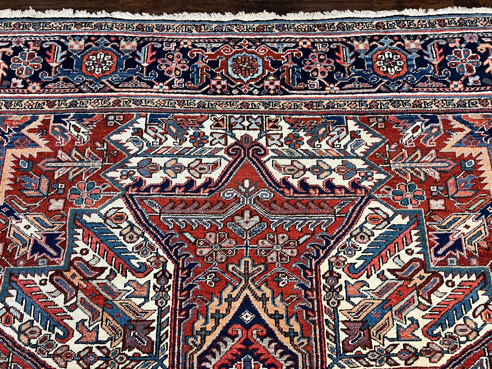 Antique Persian Heriz Rug – 11x16 Palace Size, Geometric Medallion, 1920s - Nuvé