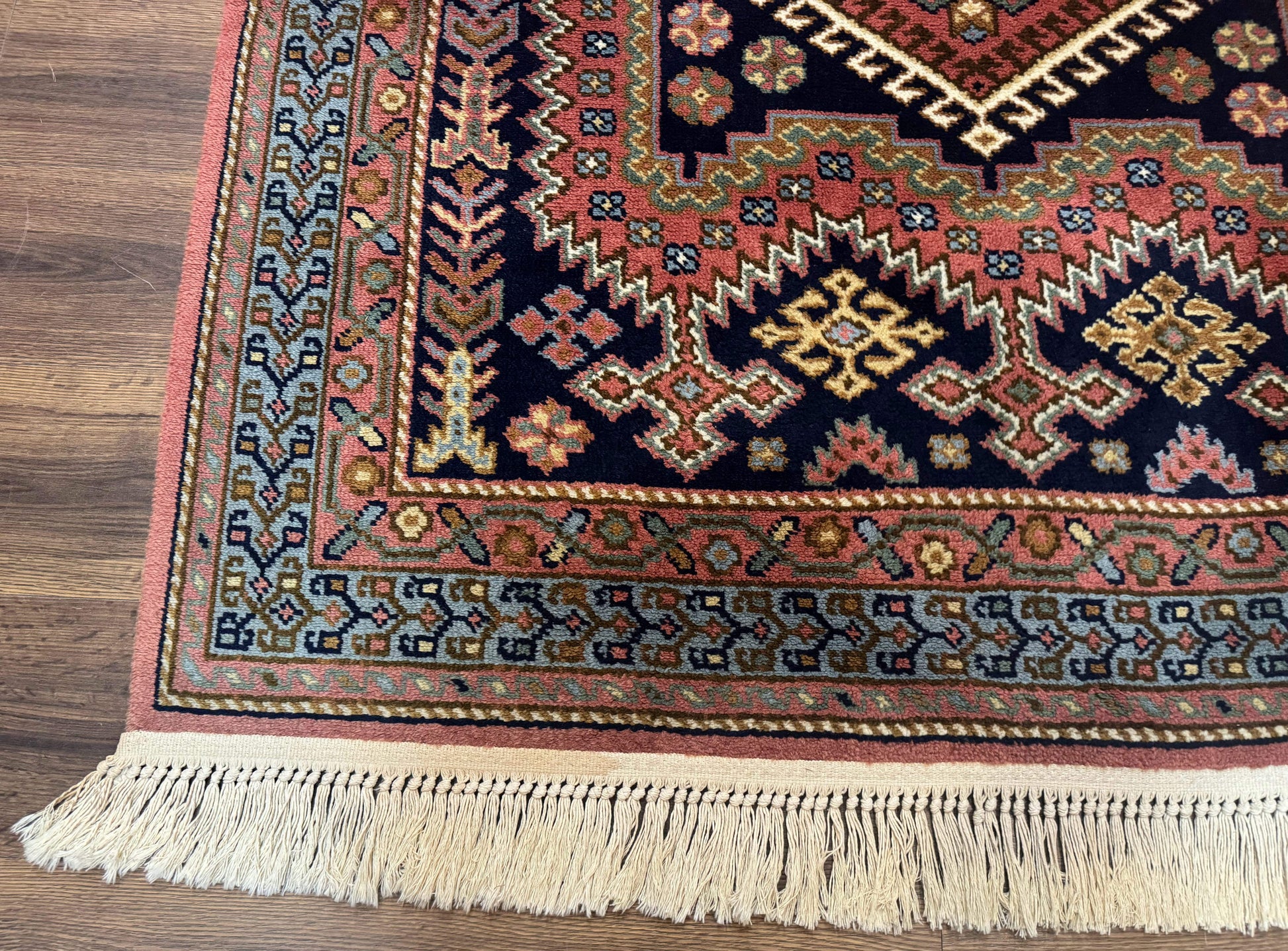 5x7 Persian Tribal Design Rug, Wool, Geometric Medallions, Vintage, Power Loomed - Nuvé
