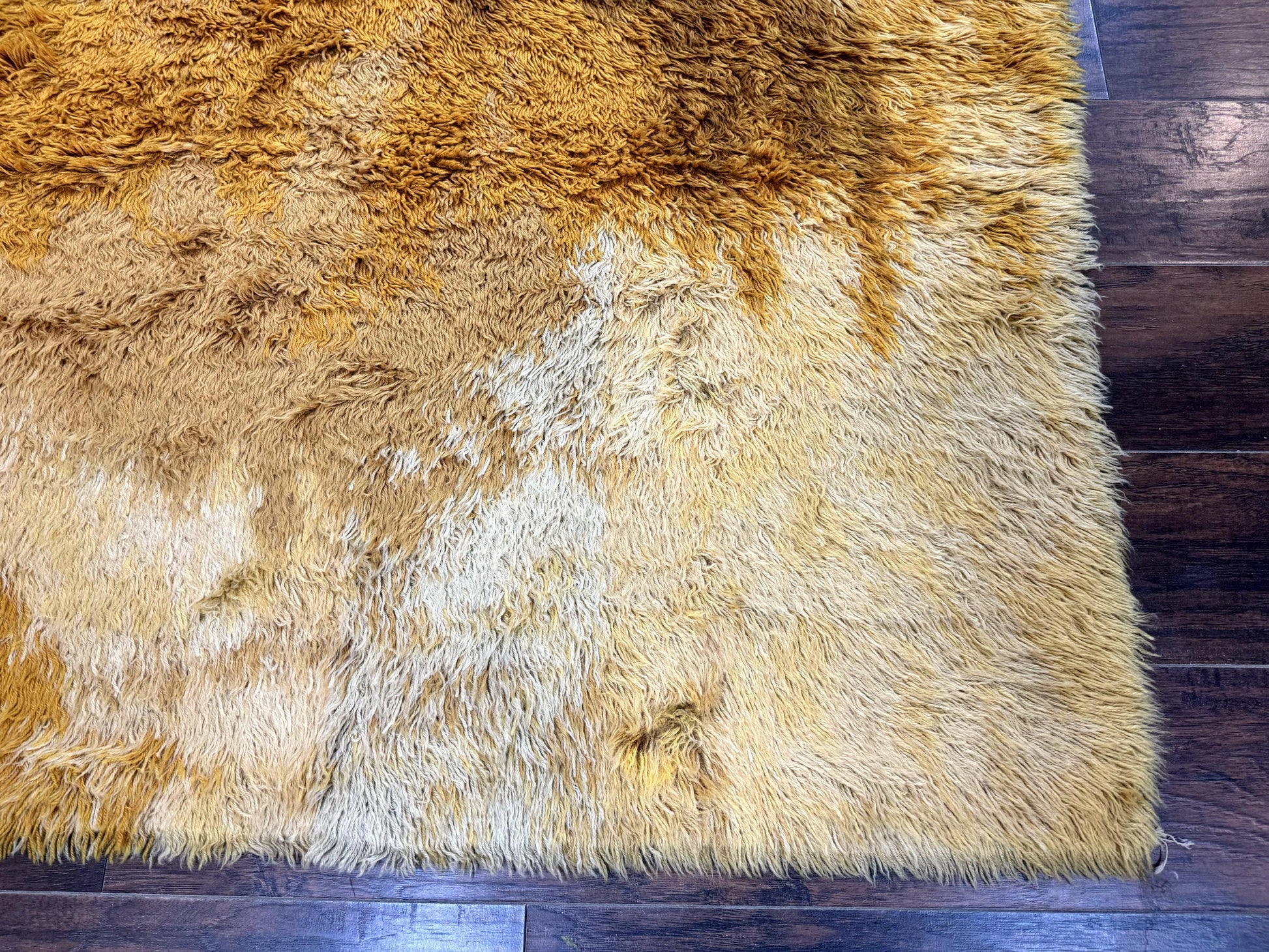 Rya Shag Rug 4.6 x 6, Shades of Yellow, Mid Century Vintage Carpet - Nuvé