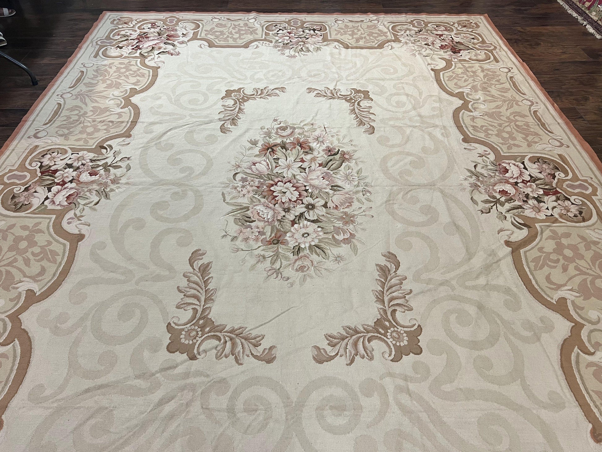 10x14 Aubusson Rug, Wool Handmade Vintage Carpet, French European Design, Elegant - Nuvé