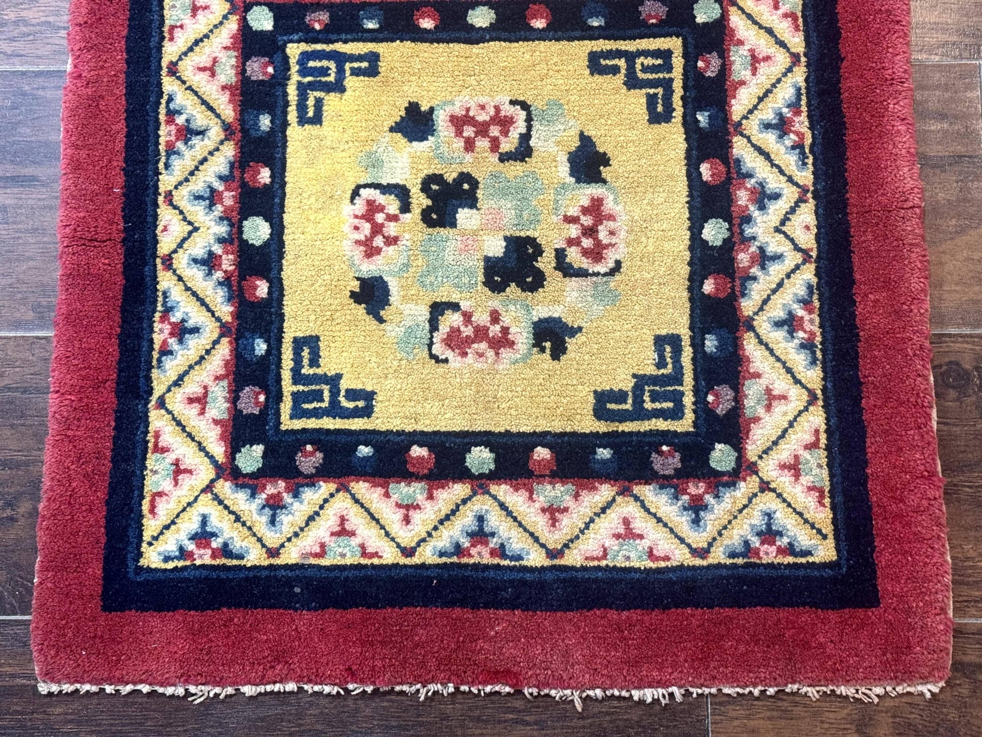 Antique Small Chiense Square Rug 2x2 ft, Wool Chinese Rug - Nuvé