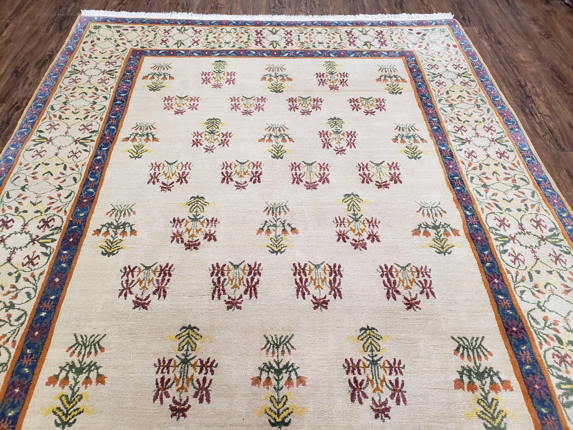 Tufenkian Rug 5.9 x 8.6, Tibetan Nepalese Rug, Hand Knotted, Soft Shiny Wool, Repeated Motifs, Contemporary Modern, Area Rug 6x9, Vintage - Nuvé