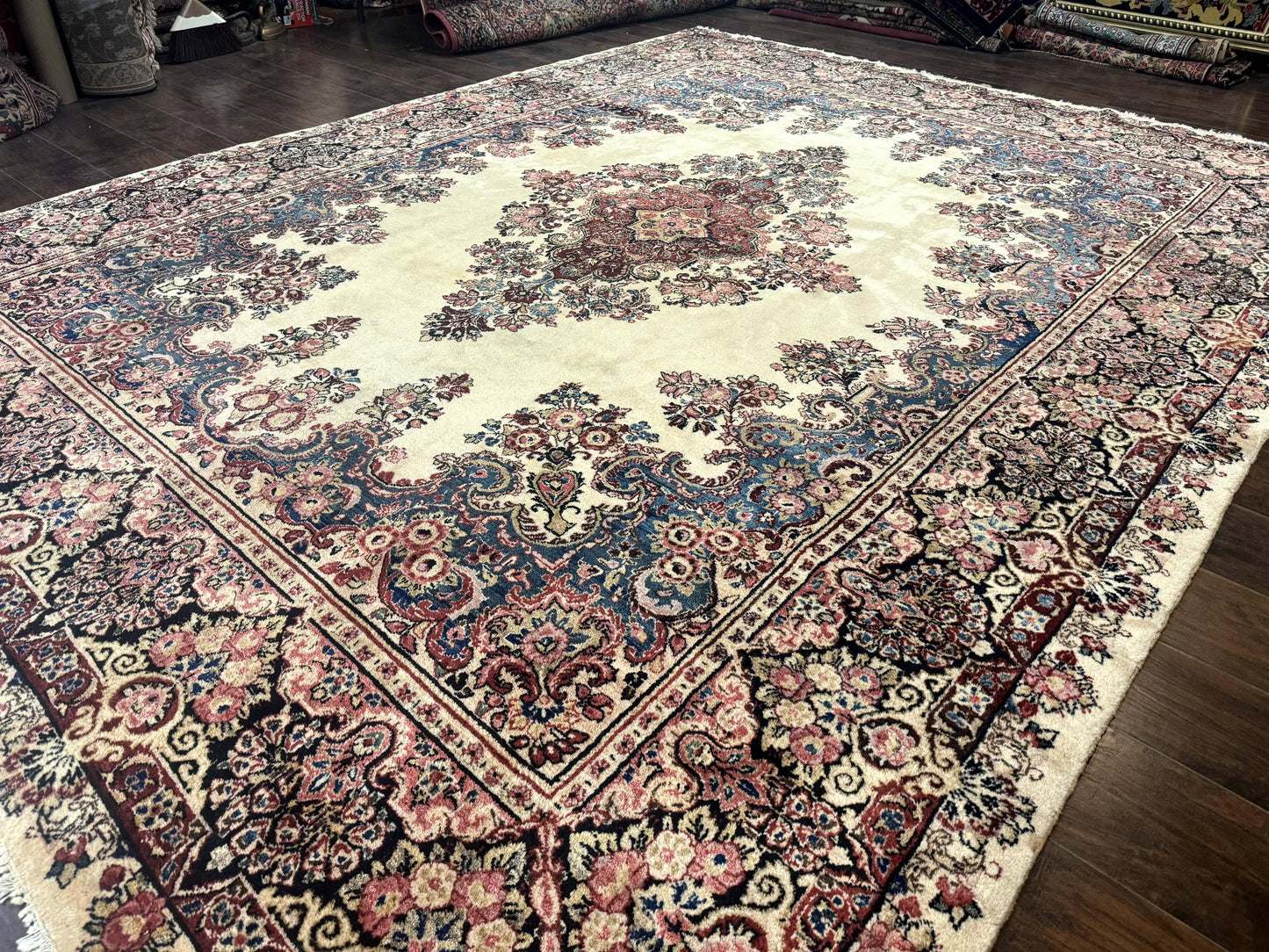 Persian Sarouk Rug 9x12, Ivory & Blue, Semi Open Field - Nuvé