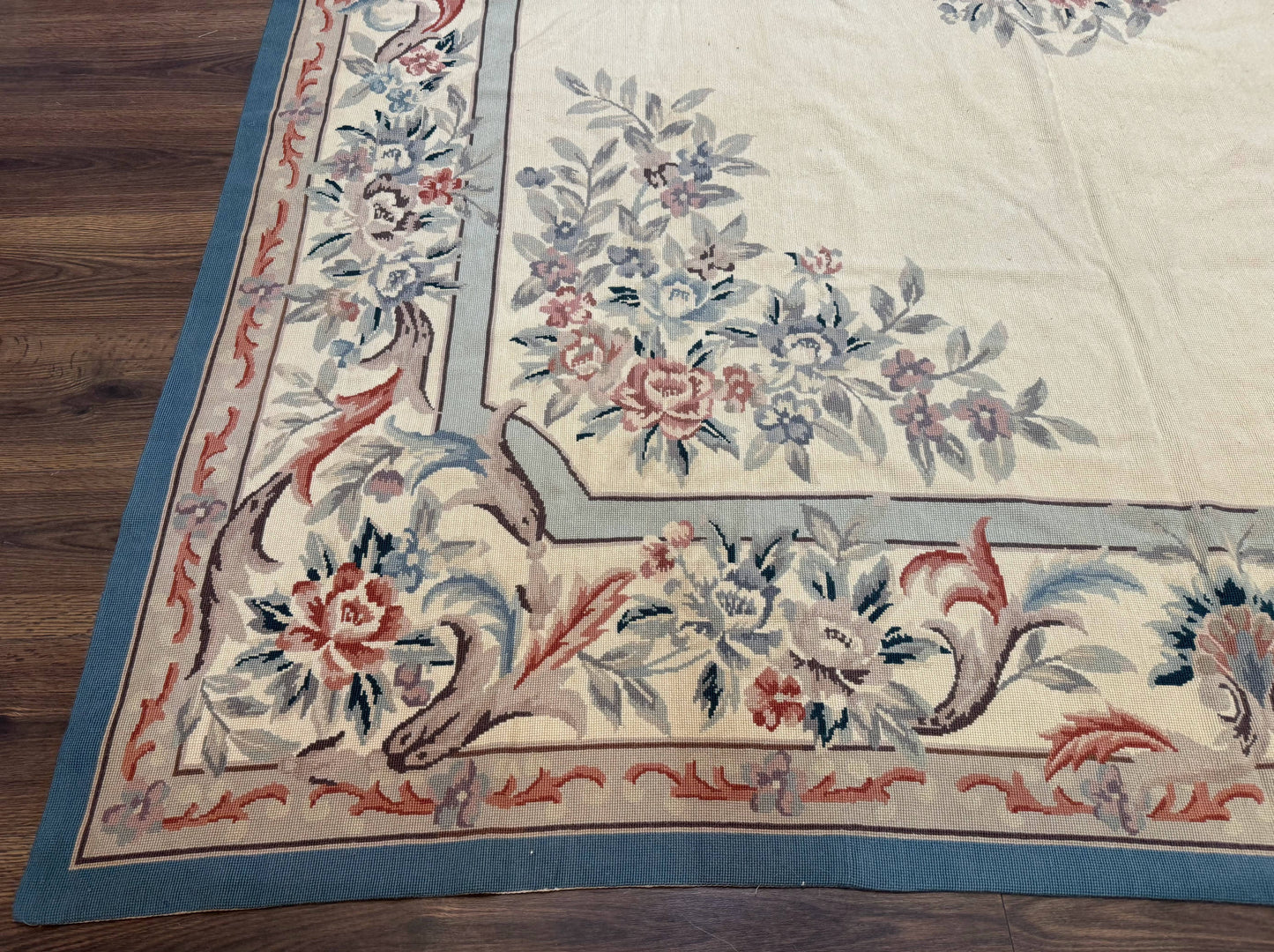 Ivory Needlepoint Rug 8x10, Wool Handmade Carpet - Nuvé