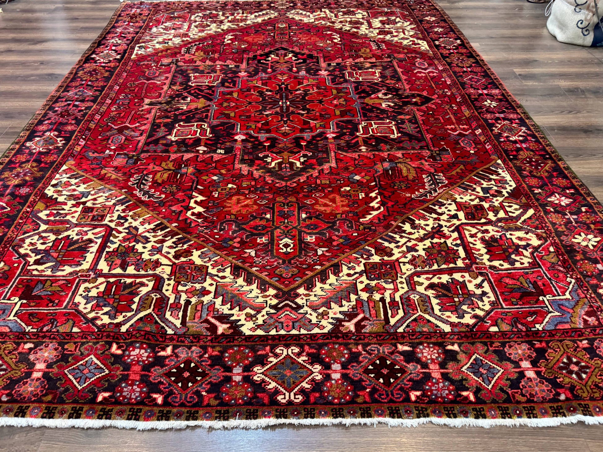 Persian Heriz Rug 8x11, Geometric Design, Red & Cream - Nuvé