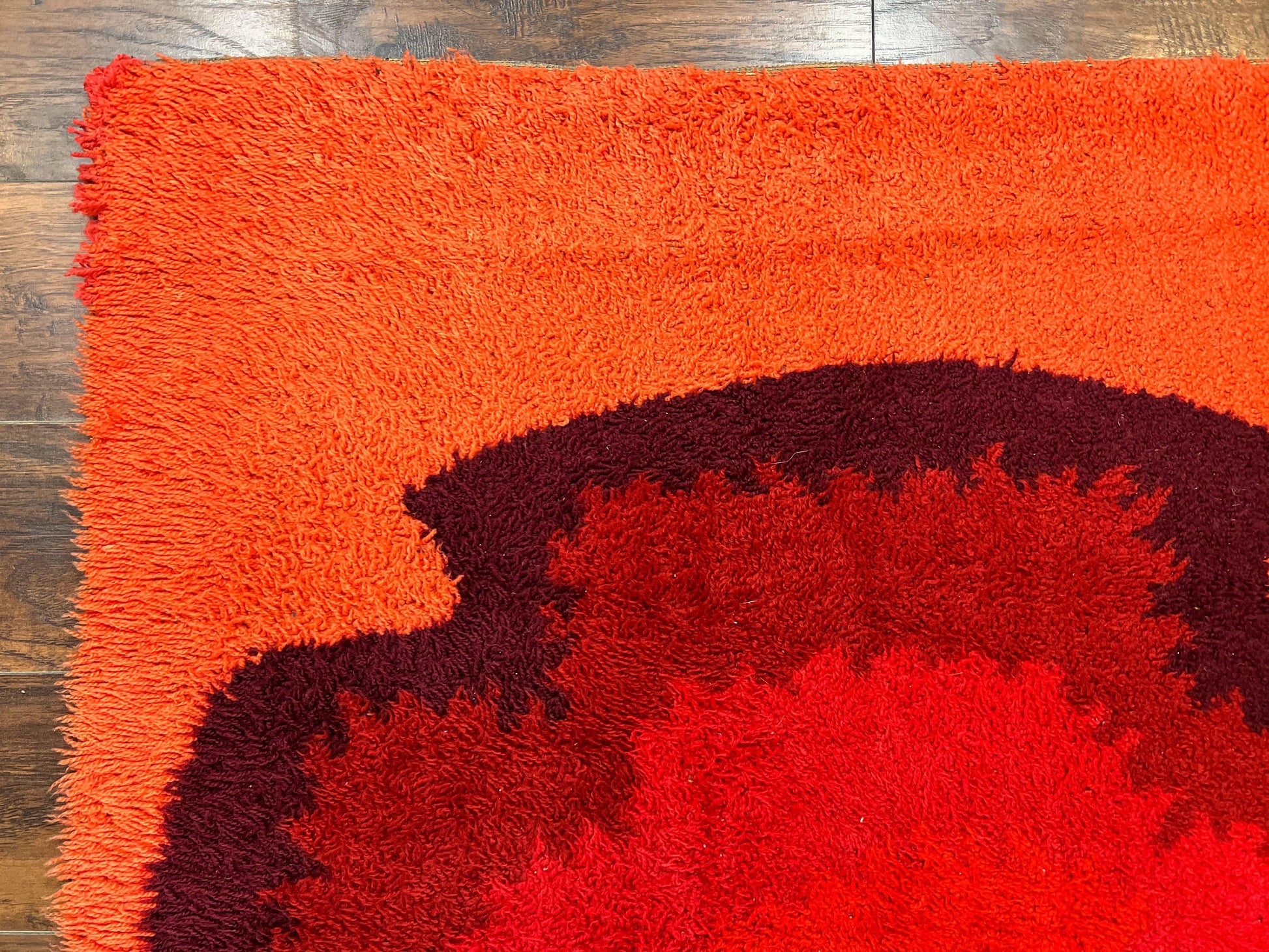 Danish Rya Shag Rug 4x6, Mid Century 1960s Retro Vintage Wool Rug, Shades of Red - Nuvé