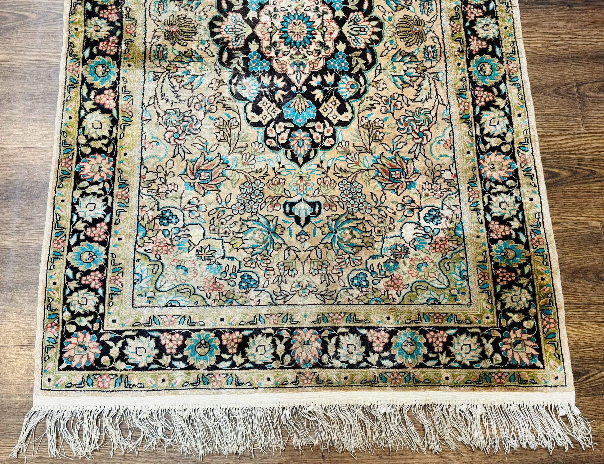 Indian Kashmiri Silk Rug 3x5, Floral Medallion, Fine 200 KPSI - Nuvé