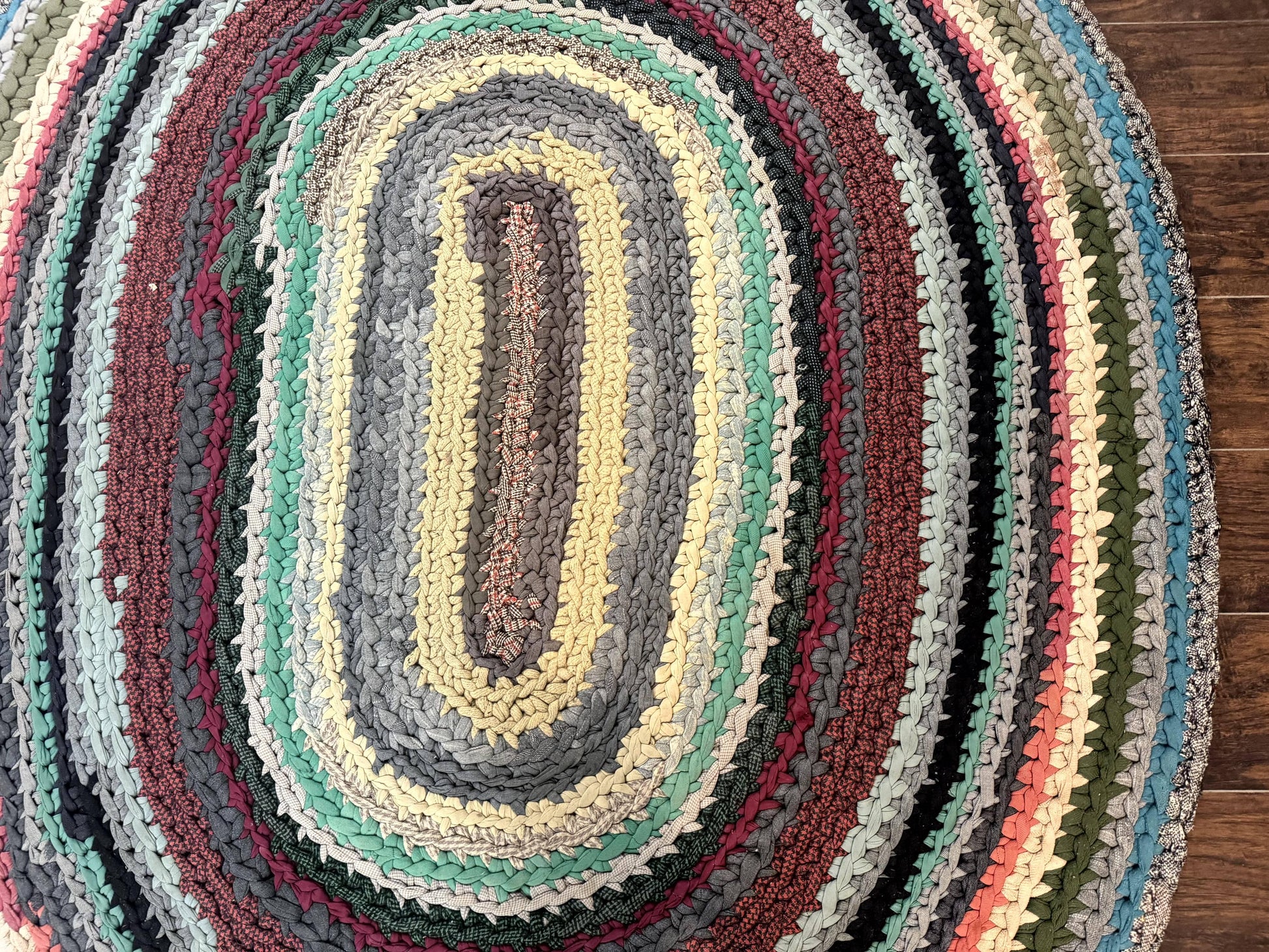 Antique American Braided Rug 5x7, Oval Multicolor Handmade Wool Braided Carpet - Nuvé