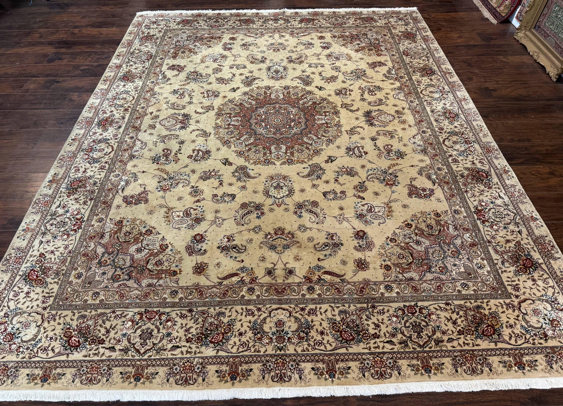 Sino Persian Rug 8x10, Wool and Silk Highlights, 290 KPSI, Floral Medallion - Nuvé