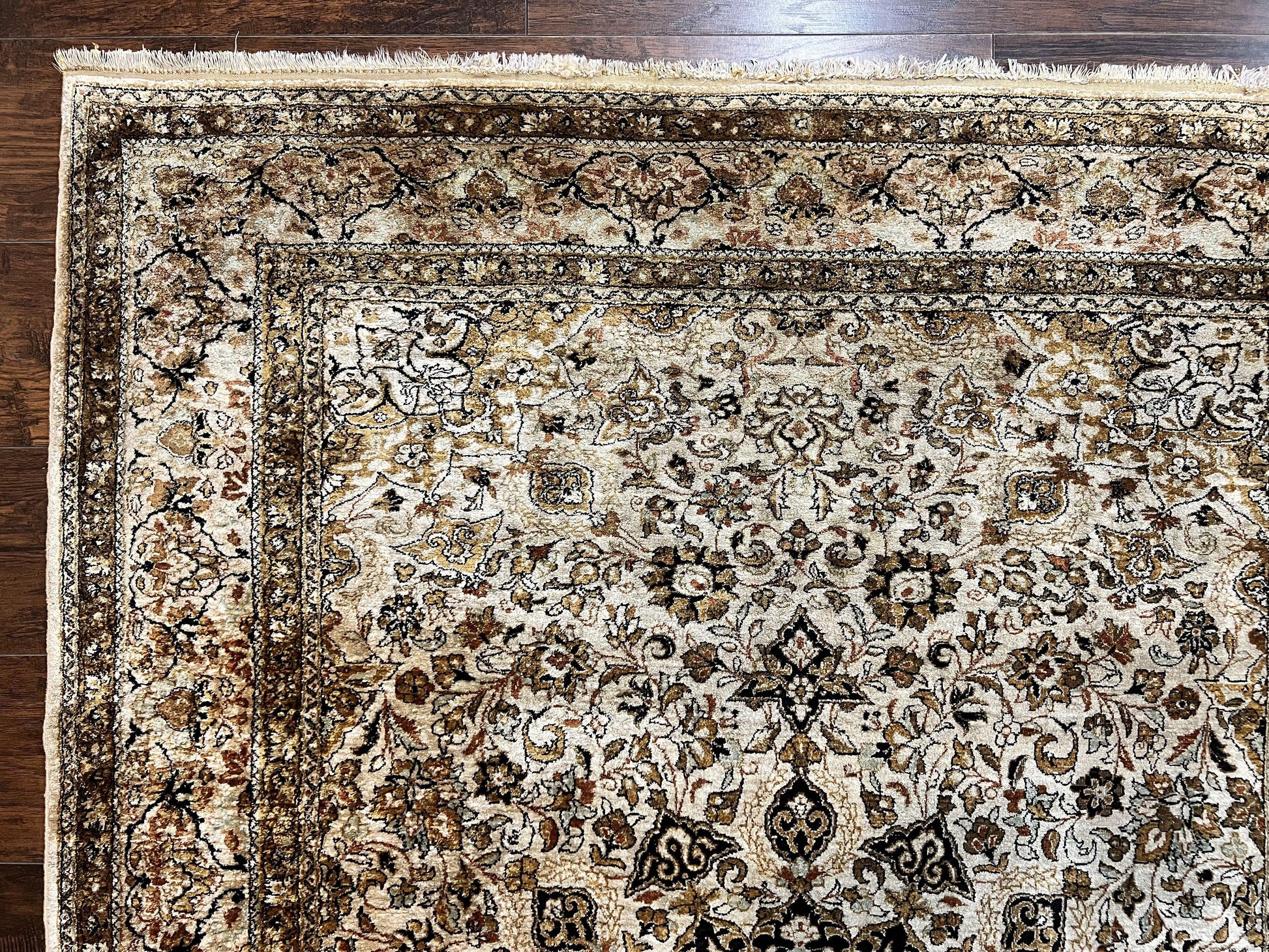 Persian Qum Silk Rug, Floral Medallion, Very Fine 60 Raj 475 KPSI, Handmade Hand Knotted Oriental Carpet, Silk on Silk - Nuvé