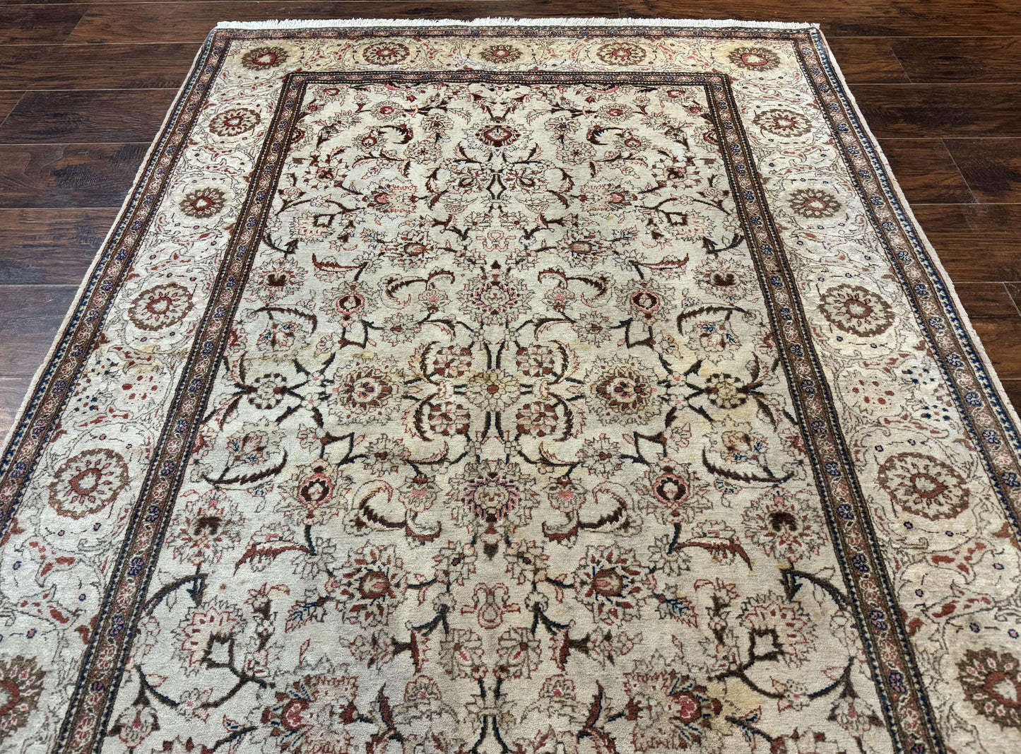 Persian Kashan Rug 5x7, Beige, Fine 250 KPSI - Nuvé
