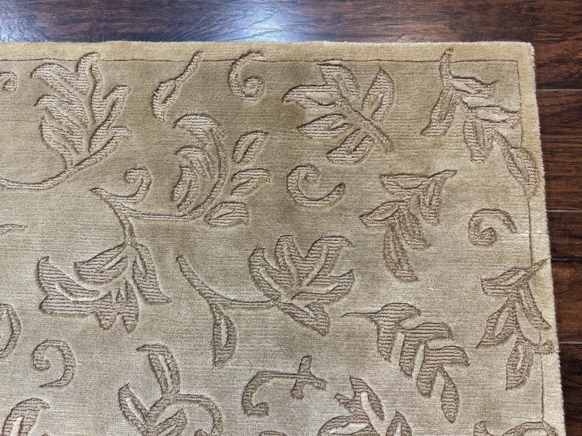 Modern Tibetan Rug 3.7 x 5.5, Carved Floral Design, Wool and Silk Highlights - Nuvé