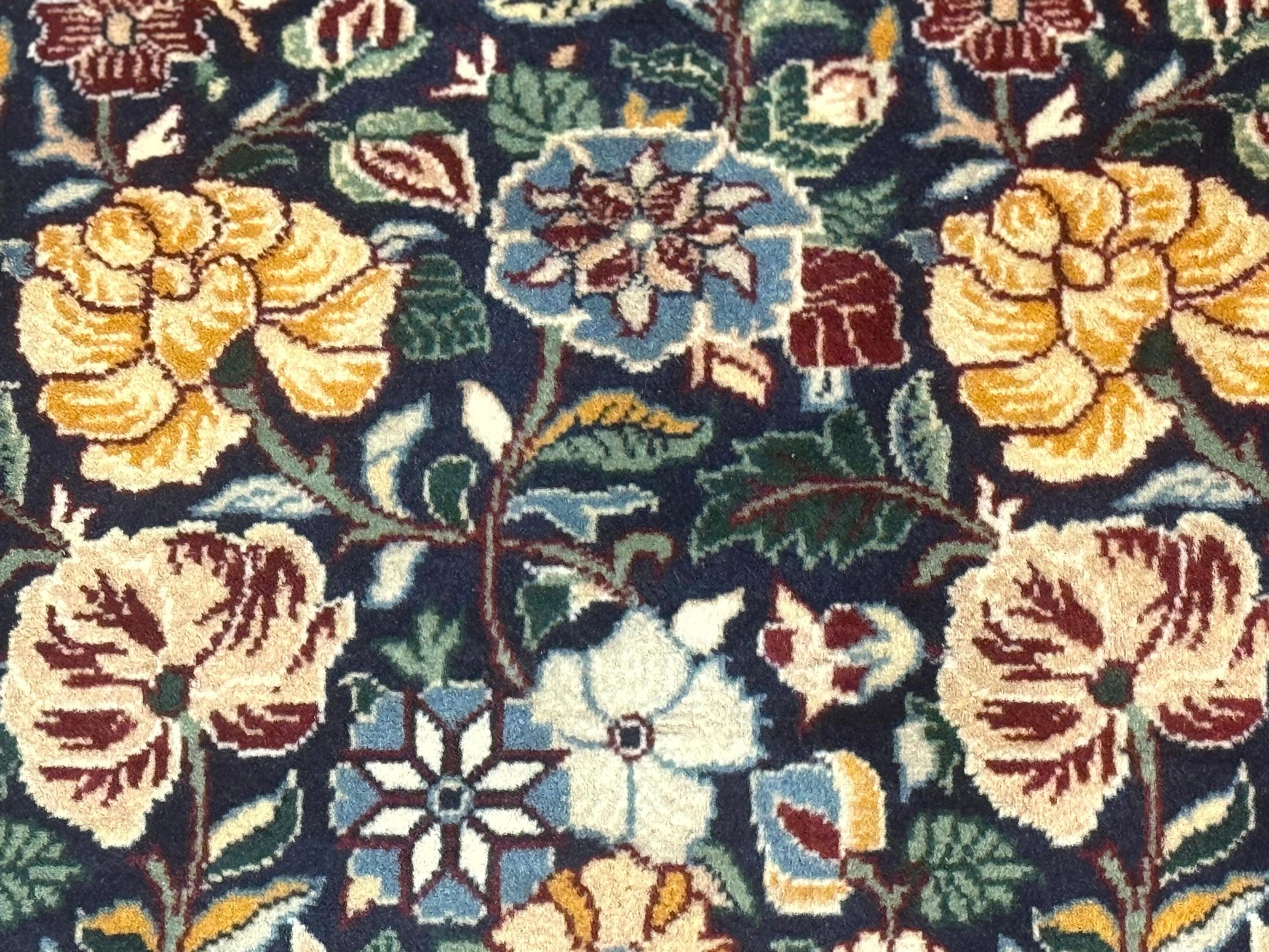 Square Pak Persian Small Rug 2.7 x 2.7, William Morris Design, Dark Green, Floral, Handmade - Nuvé