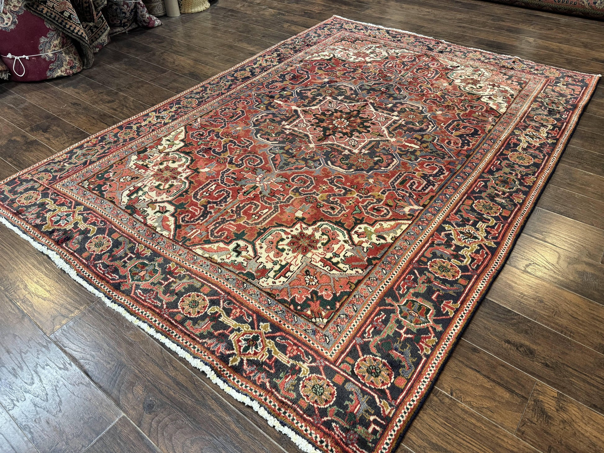 Persian Heriz Rug 6.6 x 9, Geometric Wool Persian Carpet - Nuvé