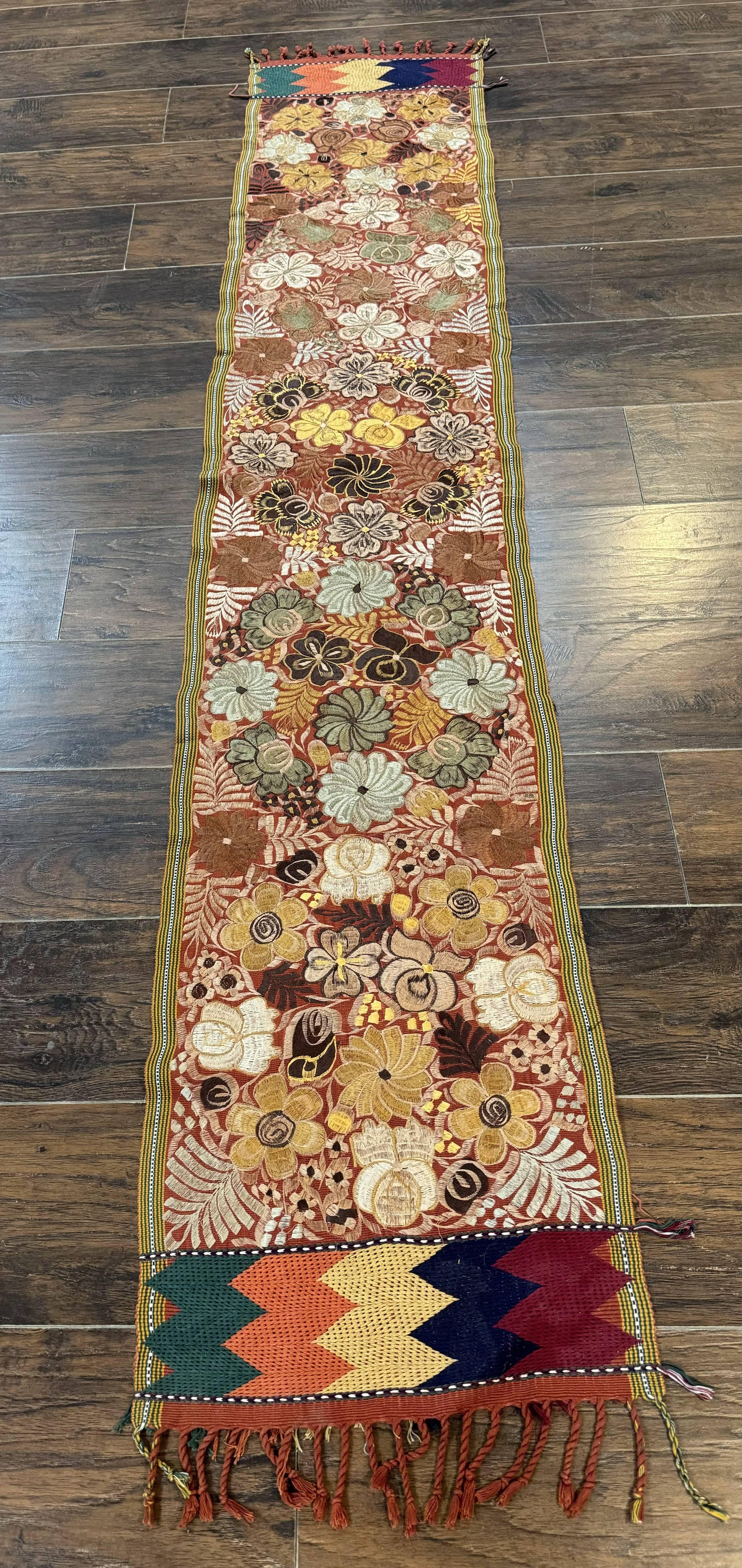 Vintage Table Runner 1.5 x 7.5, Floral - Nuvé