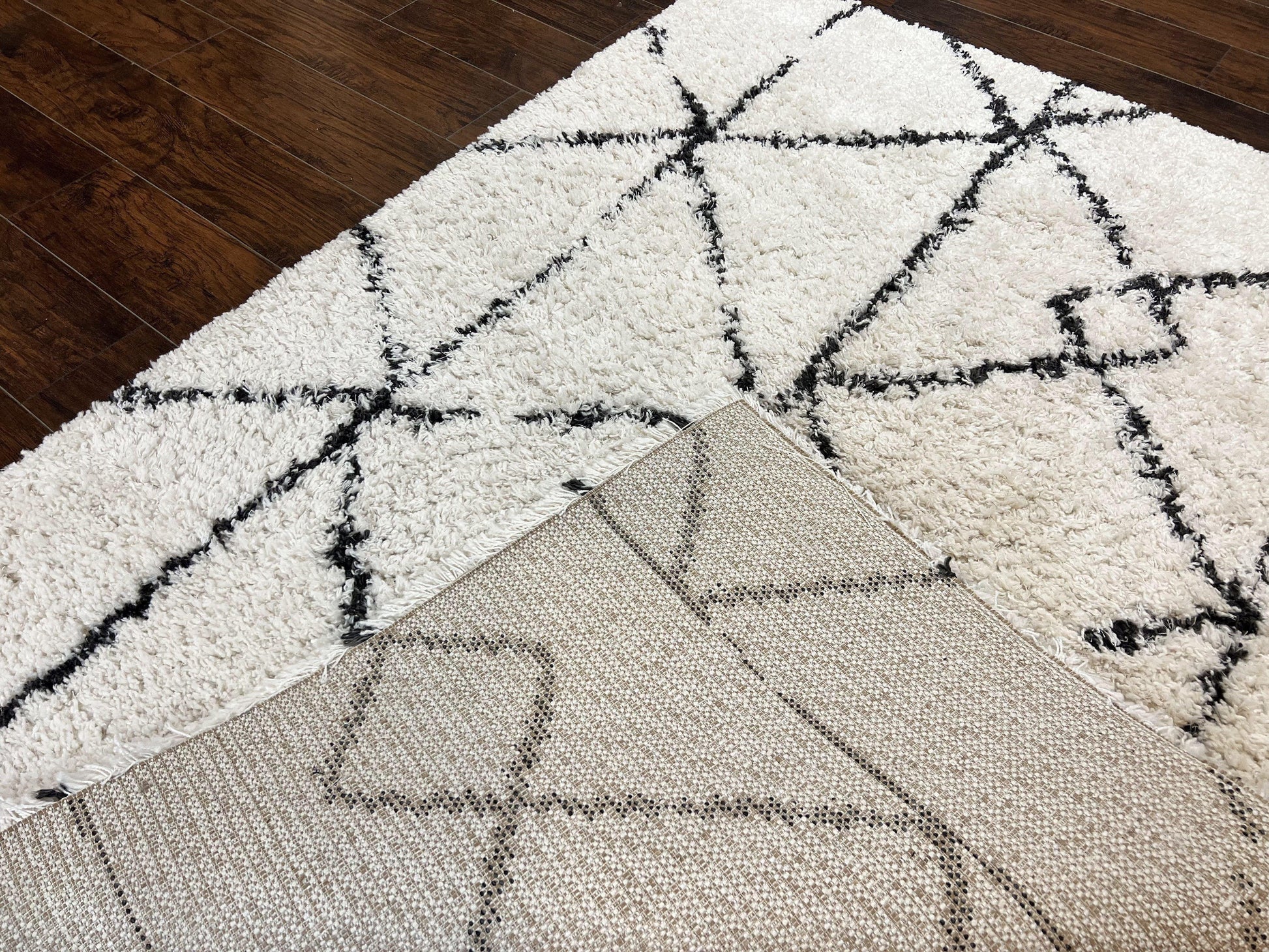 Modern Shag Rug 5x7, Ivory and Black Area Rug 5 x 7 ft - Nuvé