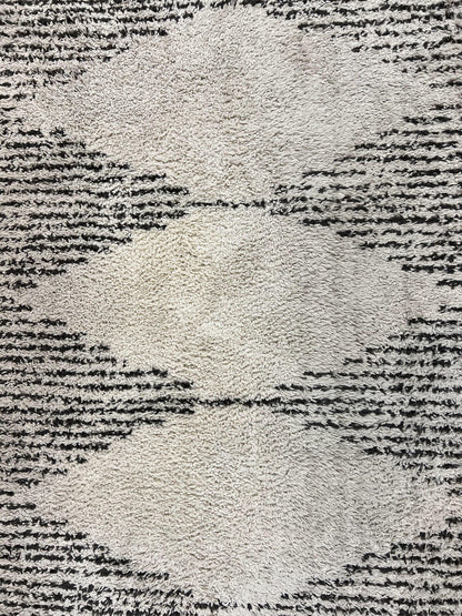 Shag Rug 5x8, Off White and Black Modern Contemporary Shag Area Rug, Moroccan Style Rug 5 x 8 ft, Medium Sized Rug, nuLoom Rug - Nuvé