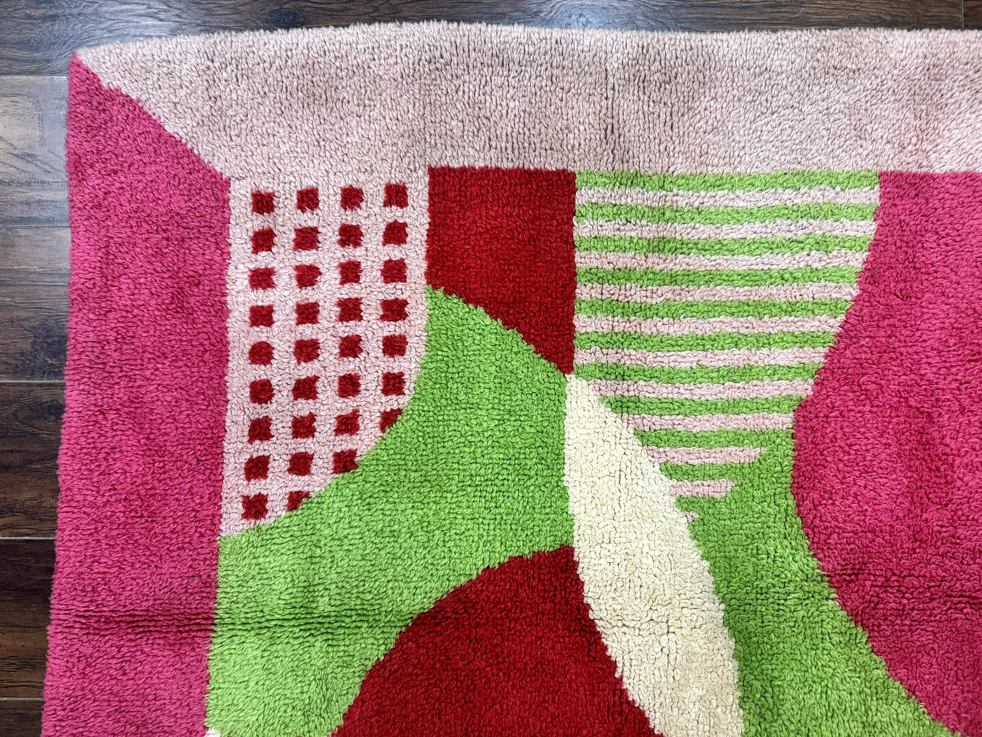 European Shag Rug 4.8 x 4.8, Modern Abstract Design, Green Pink Red, Square Shag Rug, Unique - Nuvé