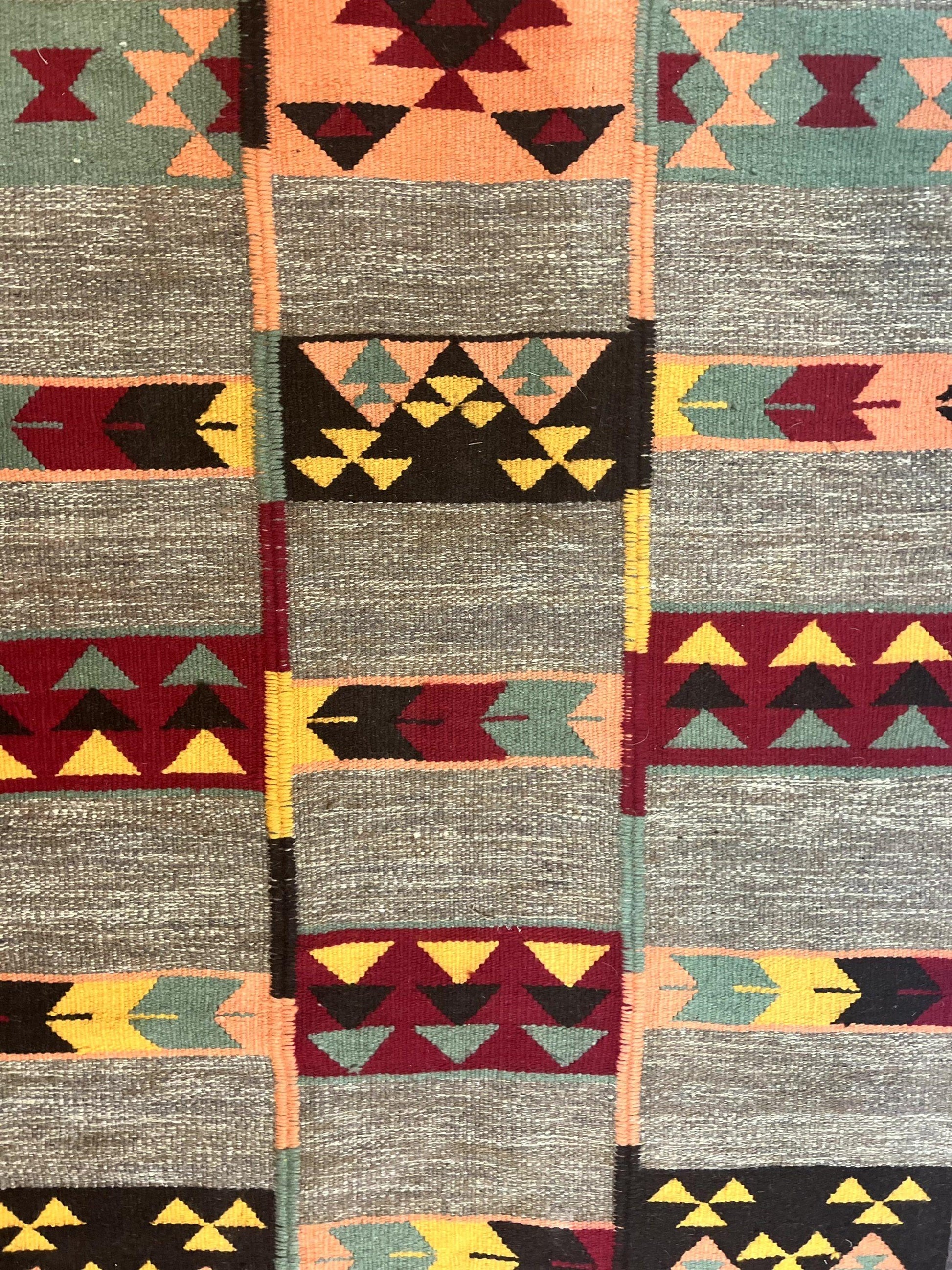 South American Flatweave Rug, Gray, Handmade Vintage Wool Bohemian Blanket - Nuvé