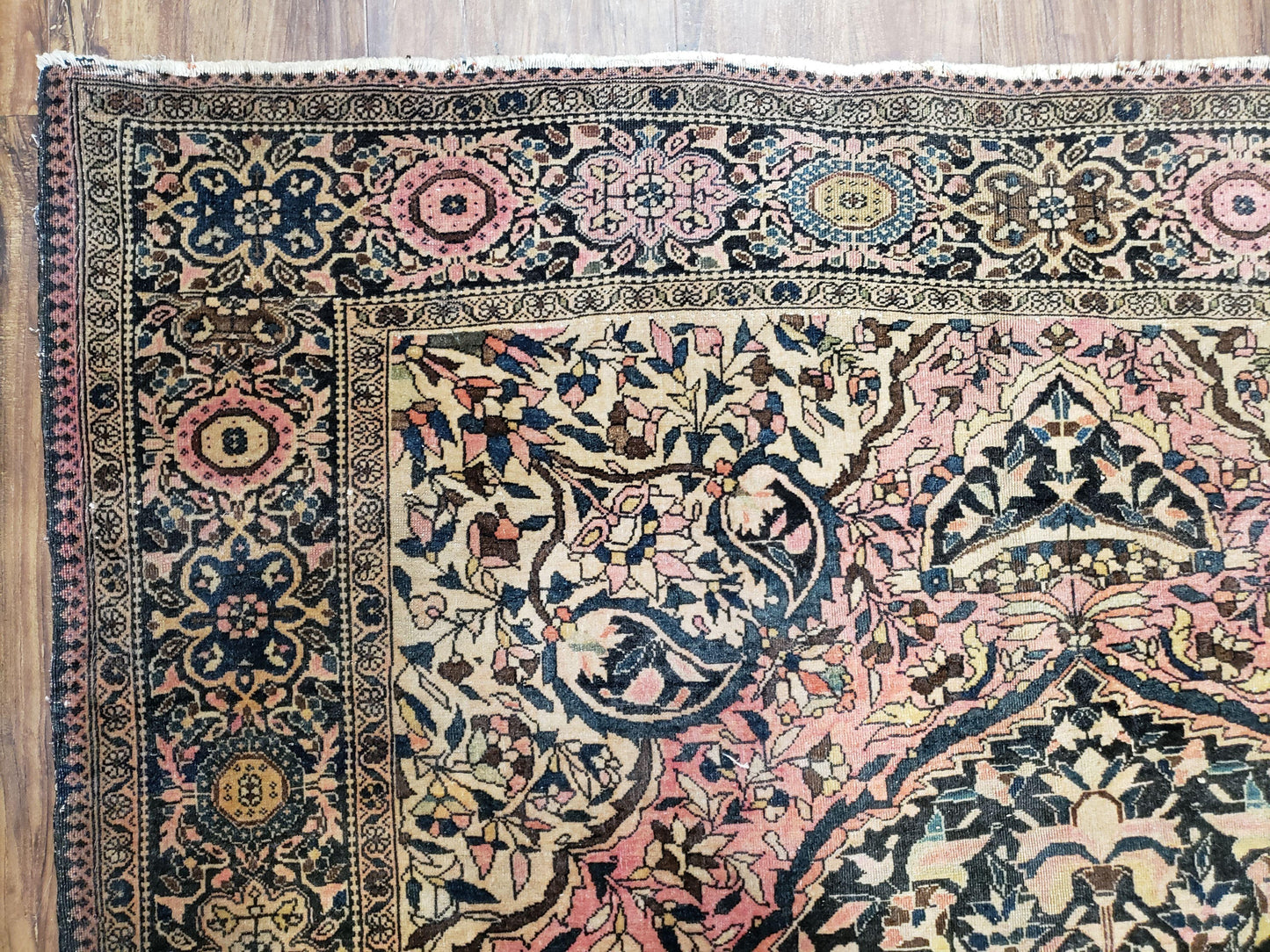 Antique Persian Farahan Rug, 4'1" x 6' 5" - Nuvé