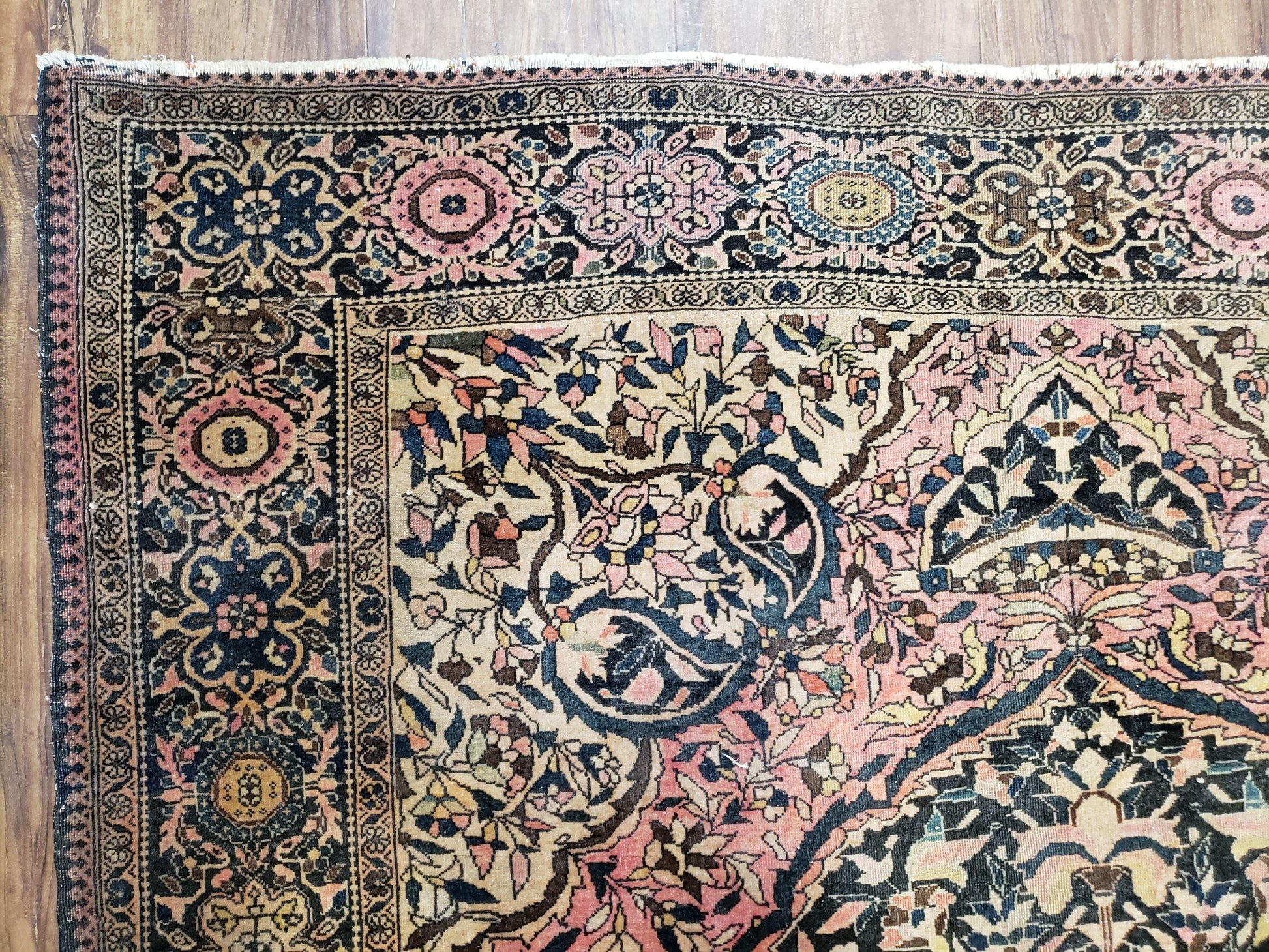 Antique Persian Farahan Rug, 4'1" x 6' 5" - Nuvé