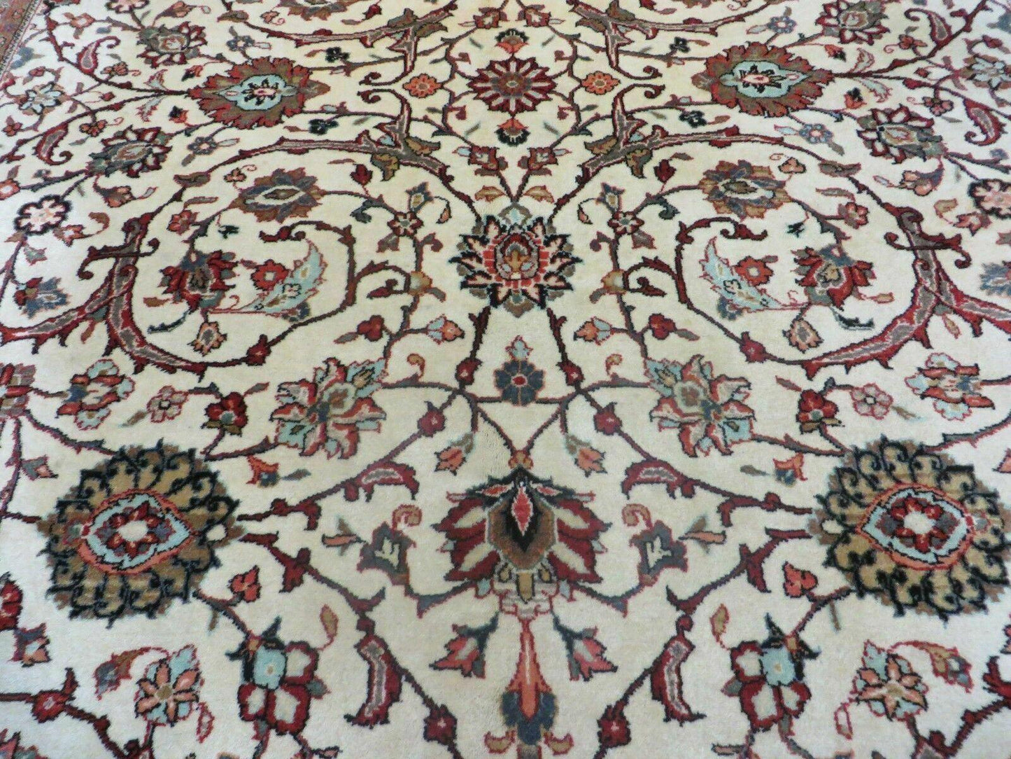 7' X 10' Vintage Handmade India Floral Oriental Wool Rug Hand knotted Carpet - Nuvé