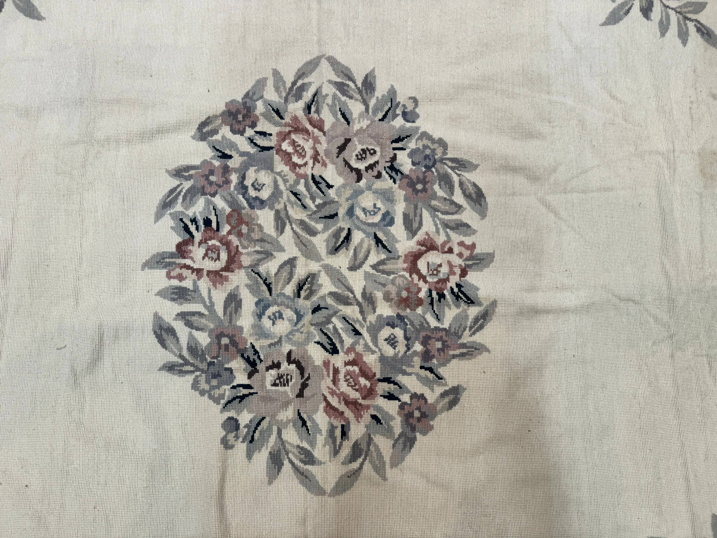 Ivory Needlepoint Rug 8x10, Wool Handmade Carpet - Nuvé
