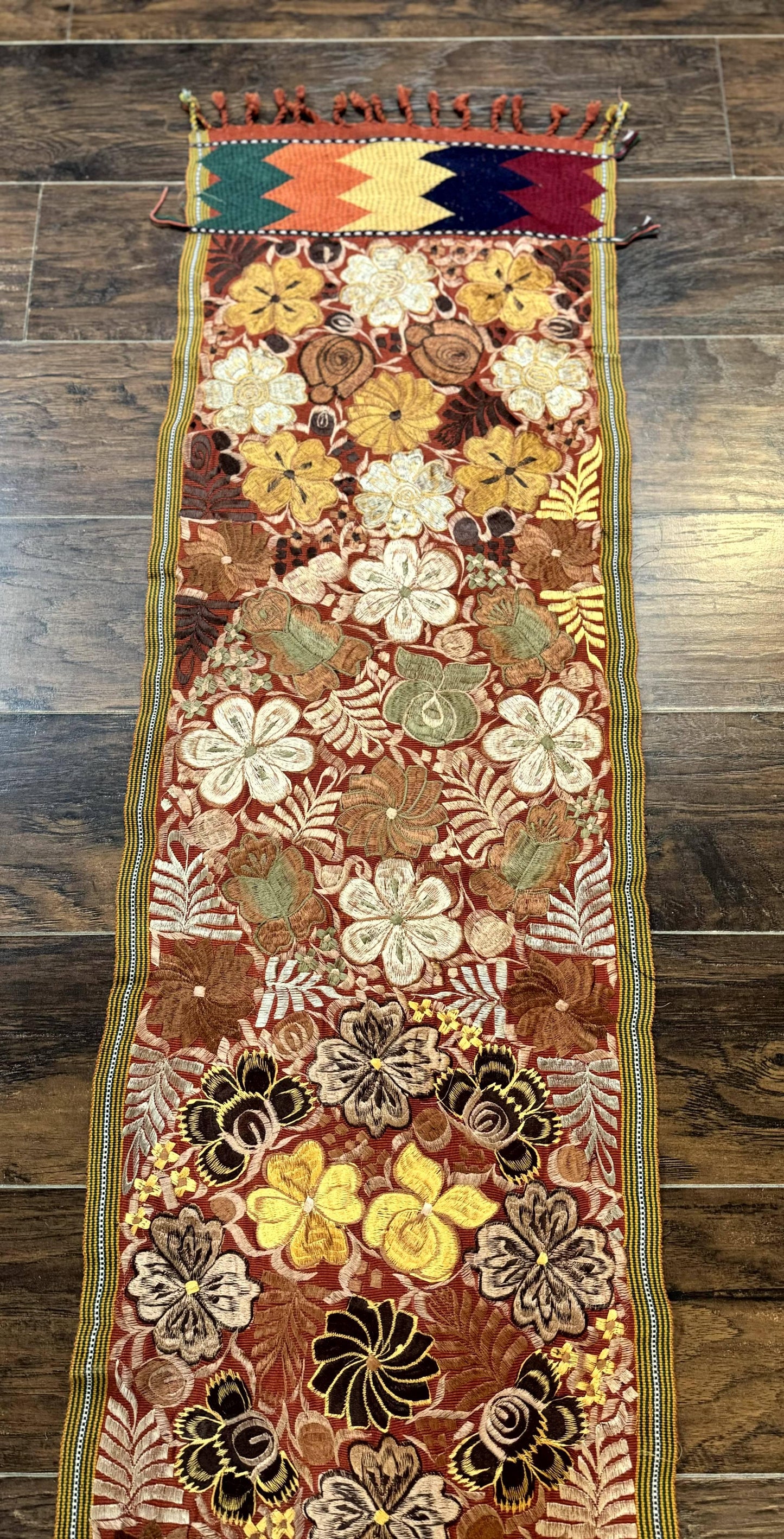 Vintage Table Runner 1.5 x 7.5, Floral - Nuvé