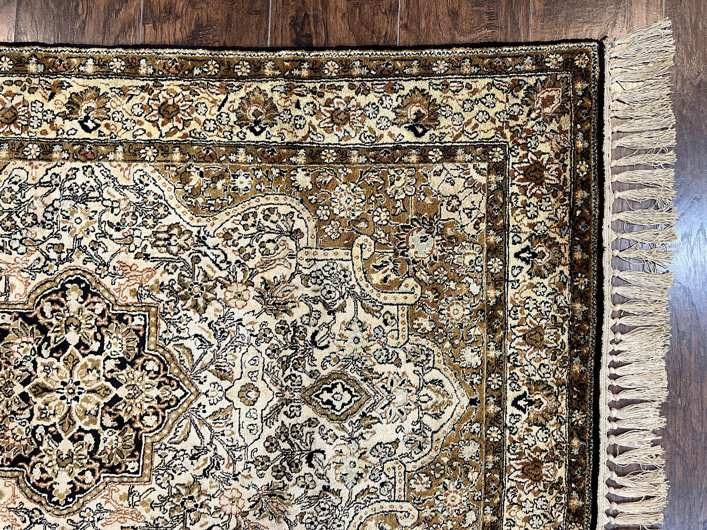 Persian Qum Silk Rug 3.5 x 5.5, Floral Medallion, Very Fine 350 KPSI, Handmade Silk on Silk Rug, Vintage - Nuvé