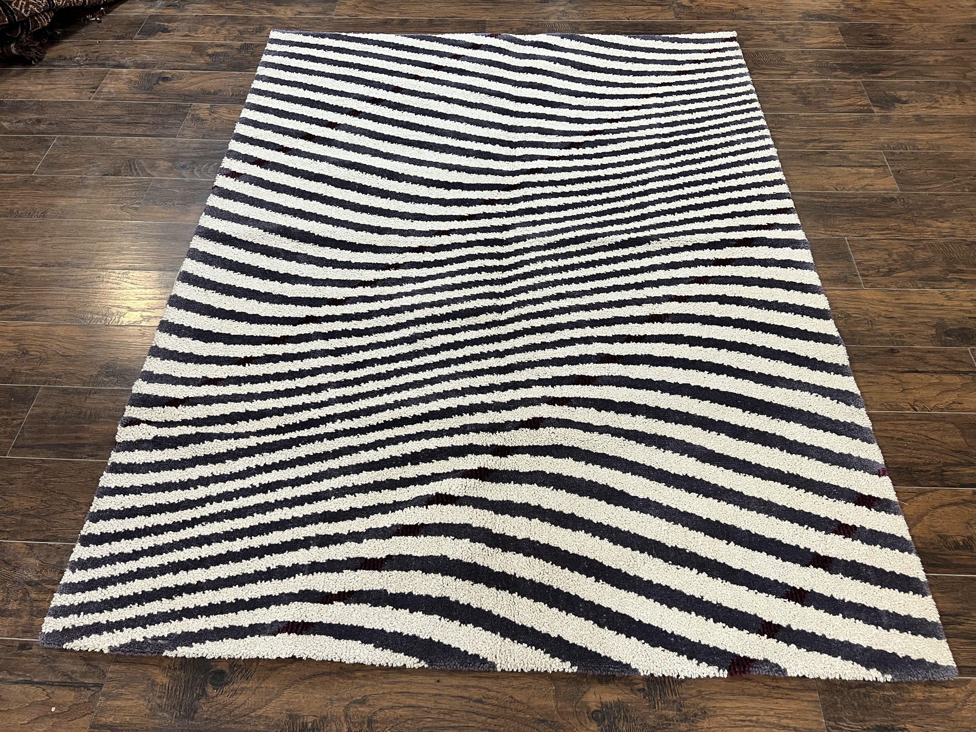Vintage Zebra Stripes Shag Rug 5.7 x 7.4, Black and White, Retro, Wool - Nuvé