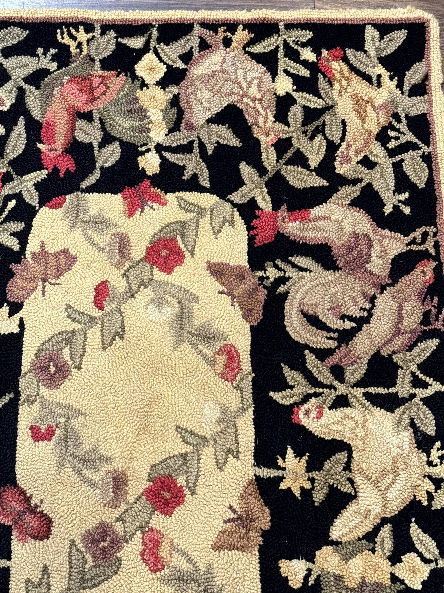 Small Vintage Hooked Rug, Roosters, Handmade, Wool - Nuvé