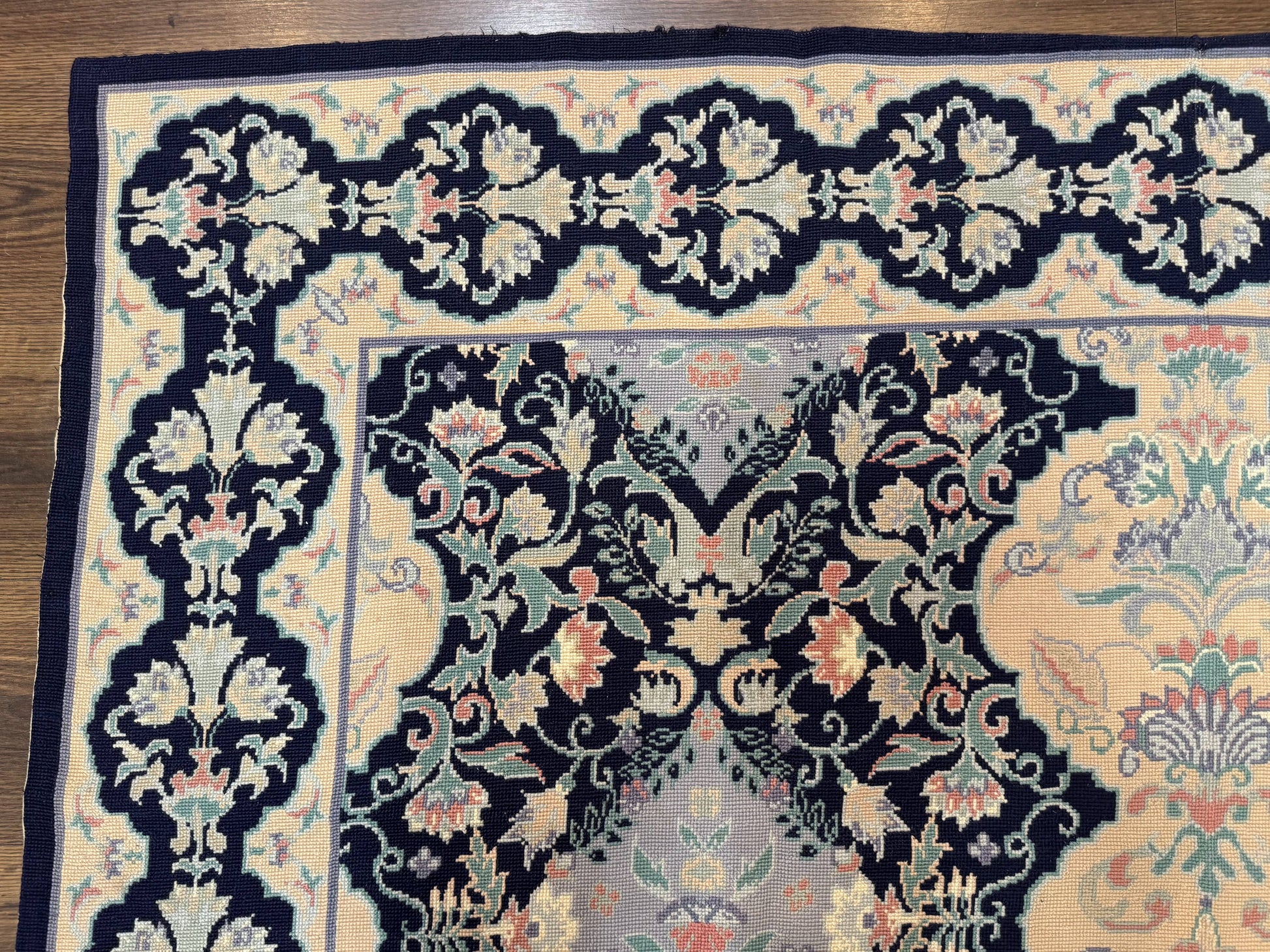 Needlepoint Rug 6x9, Ivory and Navy Blue - Nuvé