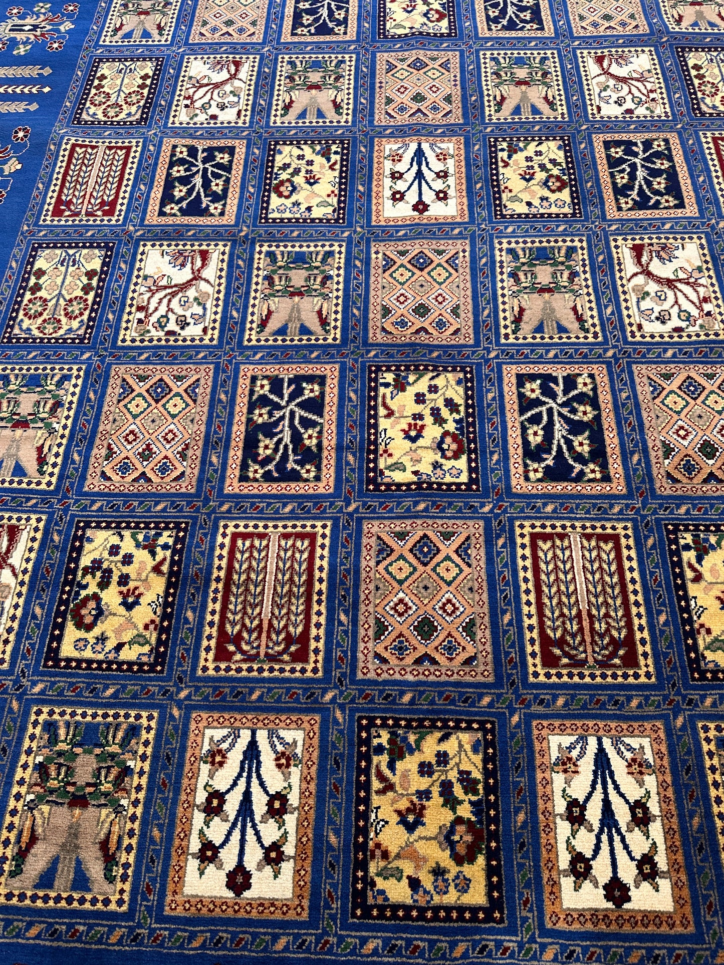 6'9″ x 10' Hand-Knotted Afghani Bakhtiari Wool Rug – Persian Garden Design – Blue & Cream - Nuvé