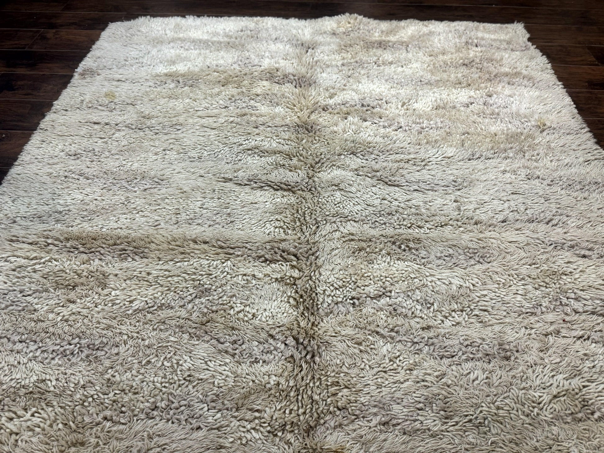 European Rya Shag Rug 6.6 x 9.7, Beige, Fluffy Vintage Area Rug - Nuvé