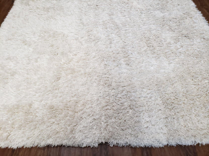 Safavieh Shag Rug 5x8, Pearl White Color, Isaac Mizrachi Shag Collection 5x7 Carpet, High Pile Soft Fluffly Bedroom Rug, Living Room Rug - Nuvé