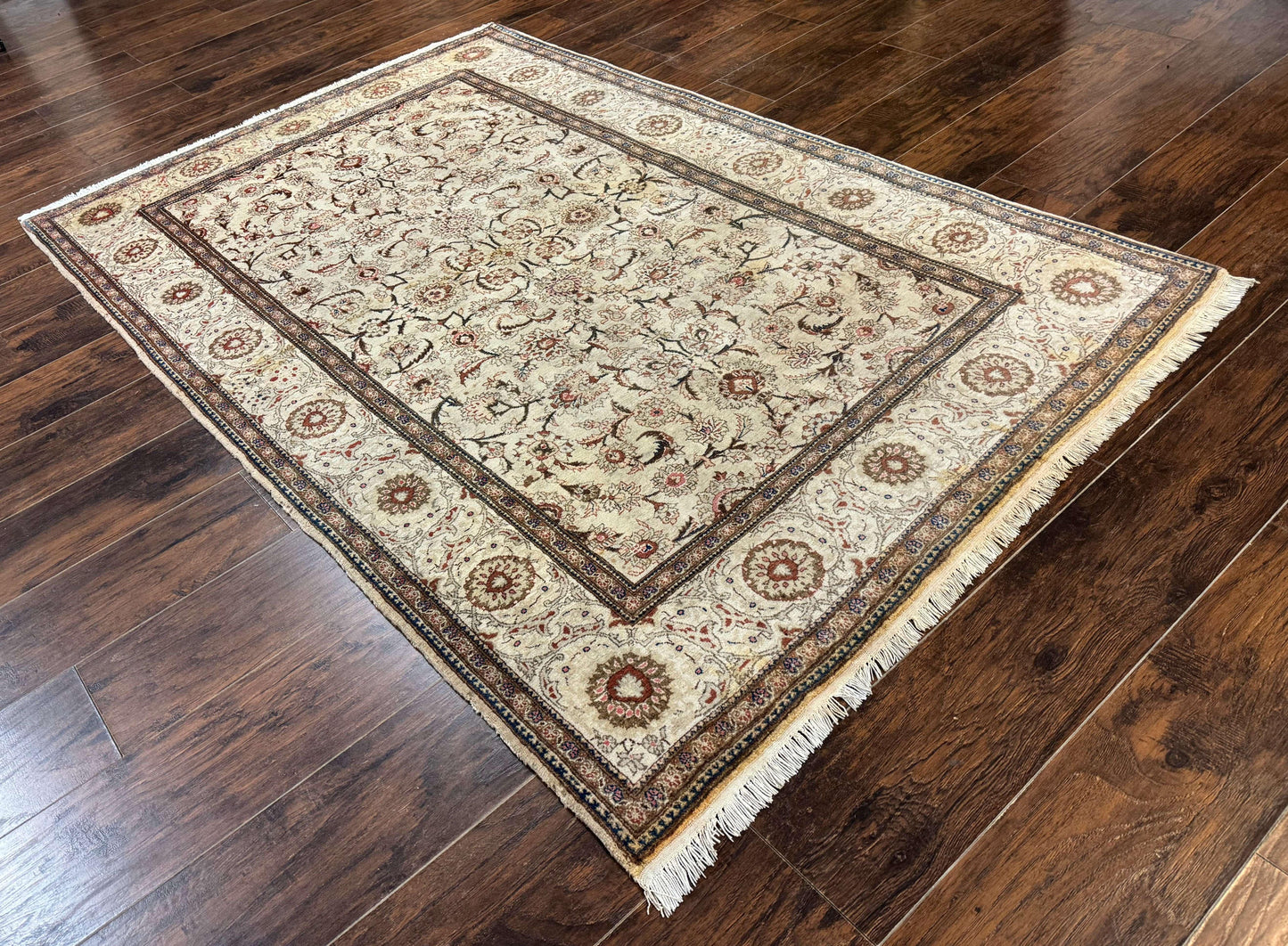 Persian Kashan Rug 5x7, Beige, Fine 250 KPSI - Nuvé