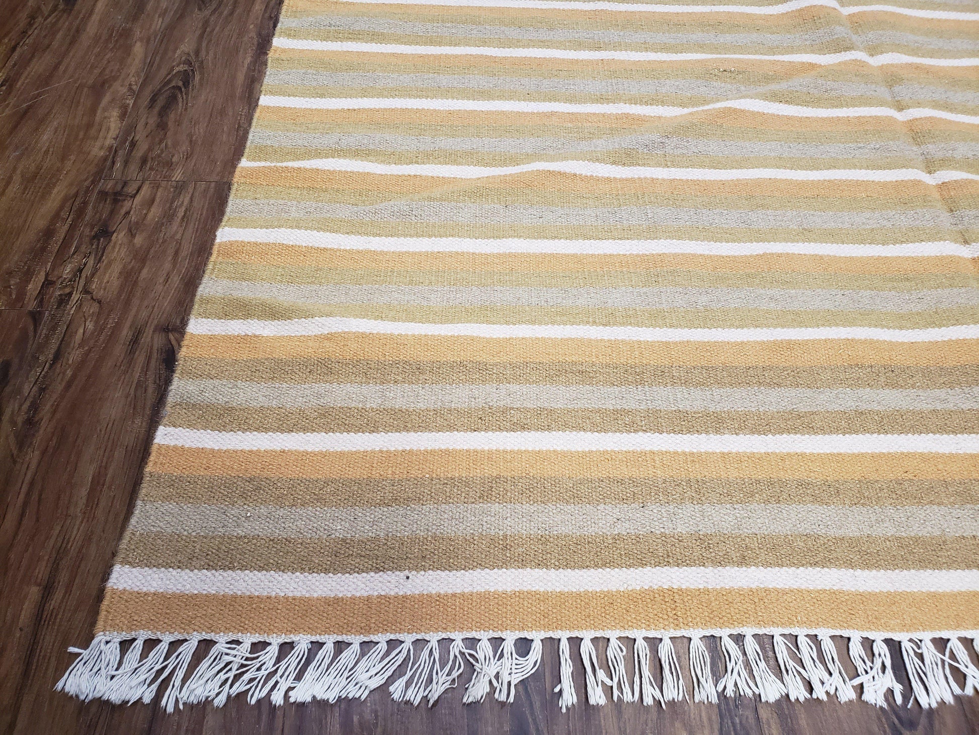 New Indian Kilim Area Rug, 6x8 - 7x8 South American Style Blanket, Striped Indian Wool Hand-Woven Flat Weave 6x9 Bedroom Rug, Ivory Ochre - Nuvé
