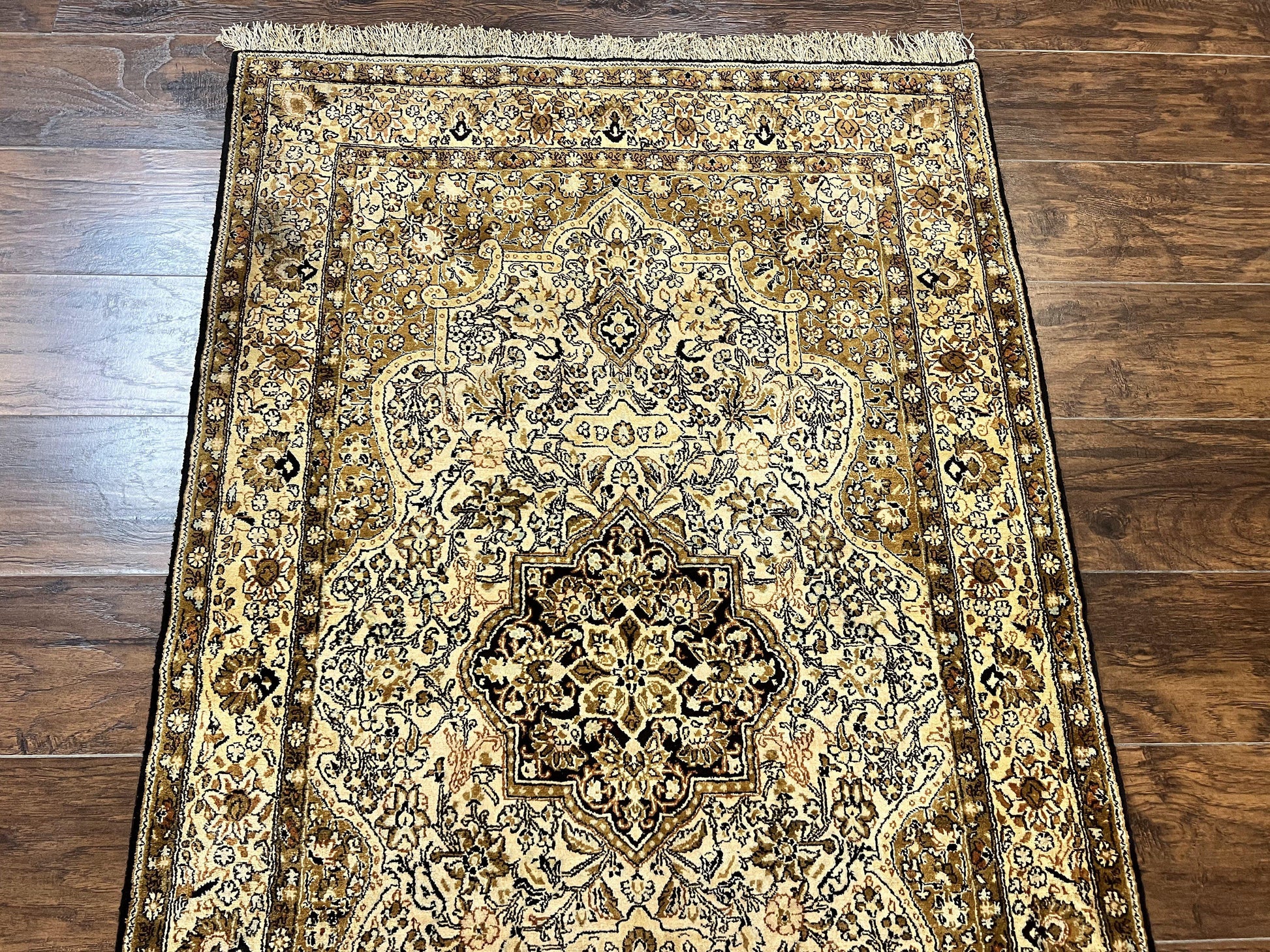 Persian Qum Silk Rug 3.5 x 5.5, Floral Medallion, Very Fine 350 KPSI, Handmade Silk on Silk Rug, Vintage - Nuvé