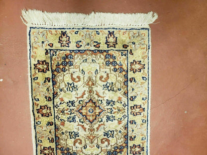 1' 8" X 2' 4" Handmade Floral Oriental Wool Rug Carpet Ivory - Nuvé