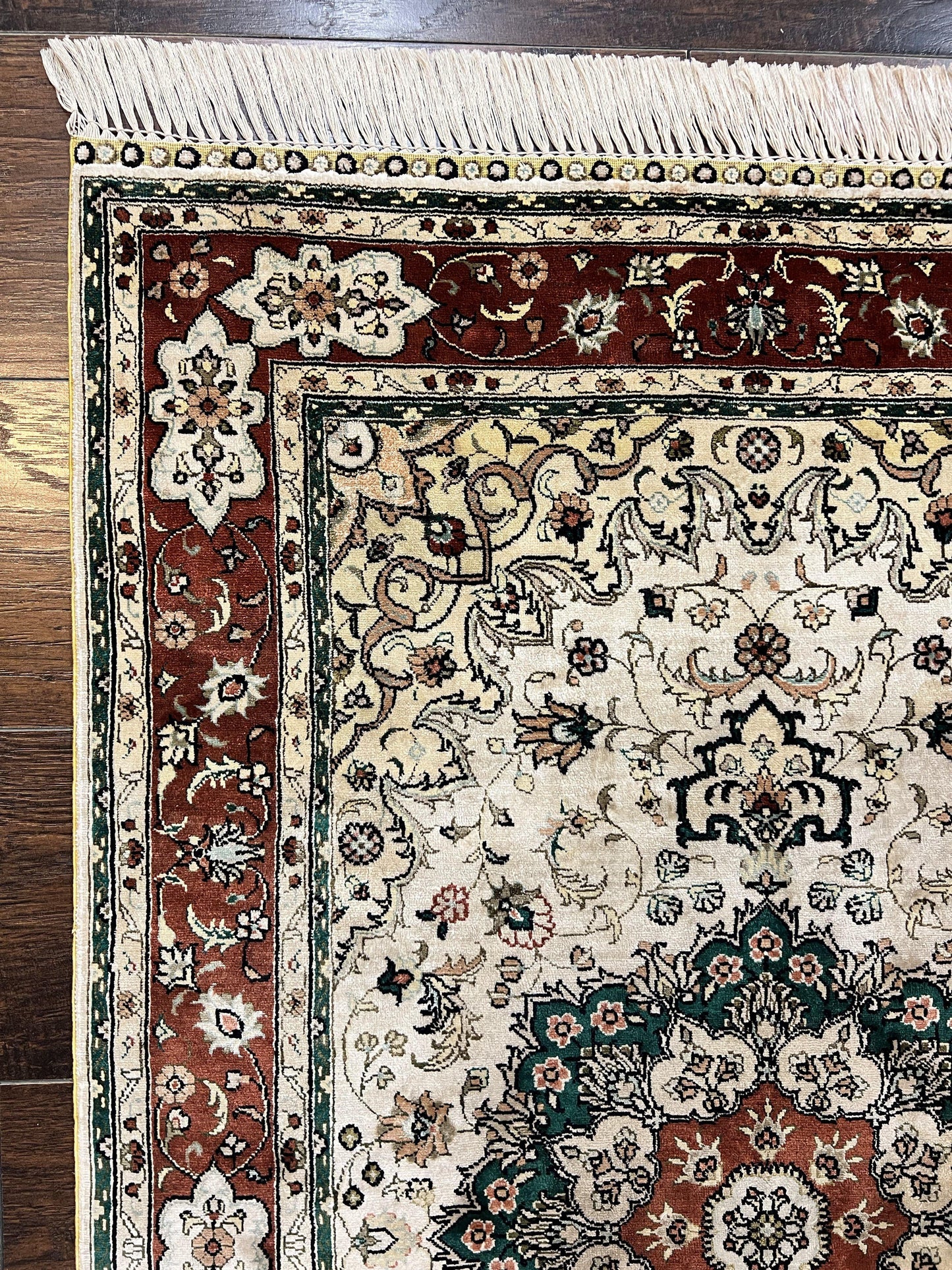 Silk Turkish Kayseri Rug 2.7 x 4, Floral Medallion, Fine Oriental Carpet, Small Vintage Rug, Silk Pile on Silk Foundation, Hand Knotted - Nuvé