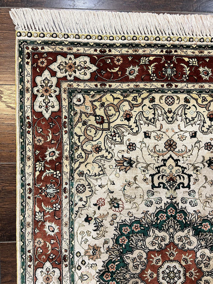 Silk Turkish Kayseri Rug 2.7 x 4, Floral Medallion, Fine Oriental Carpet, Small Vintage Rug, Silk Pile on Silk Foundation, Hand Knotted - Nuvé