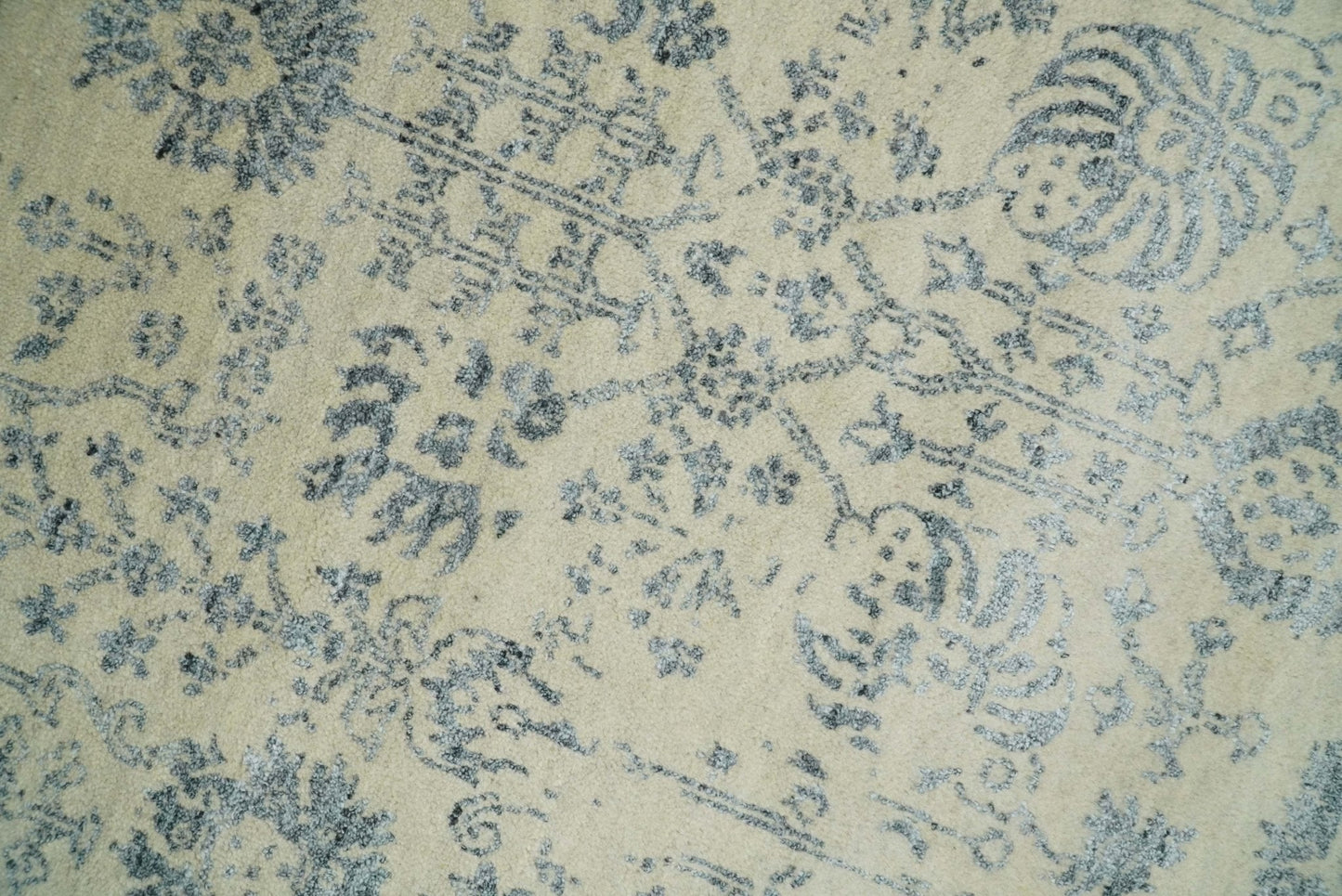 4x6 Fine Hand Knotted Beige and Gray Traditional Vintage Persian Style Antique Wool and Silk Rug | AGR14 - Nuvé