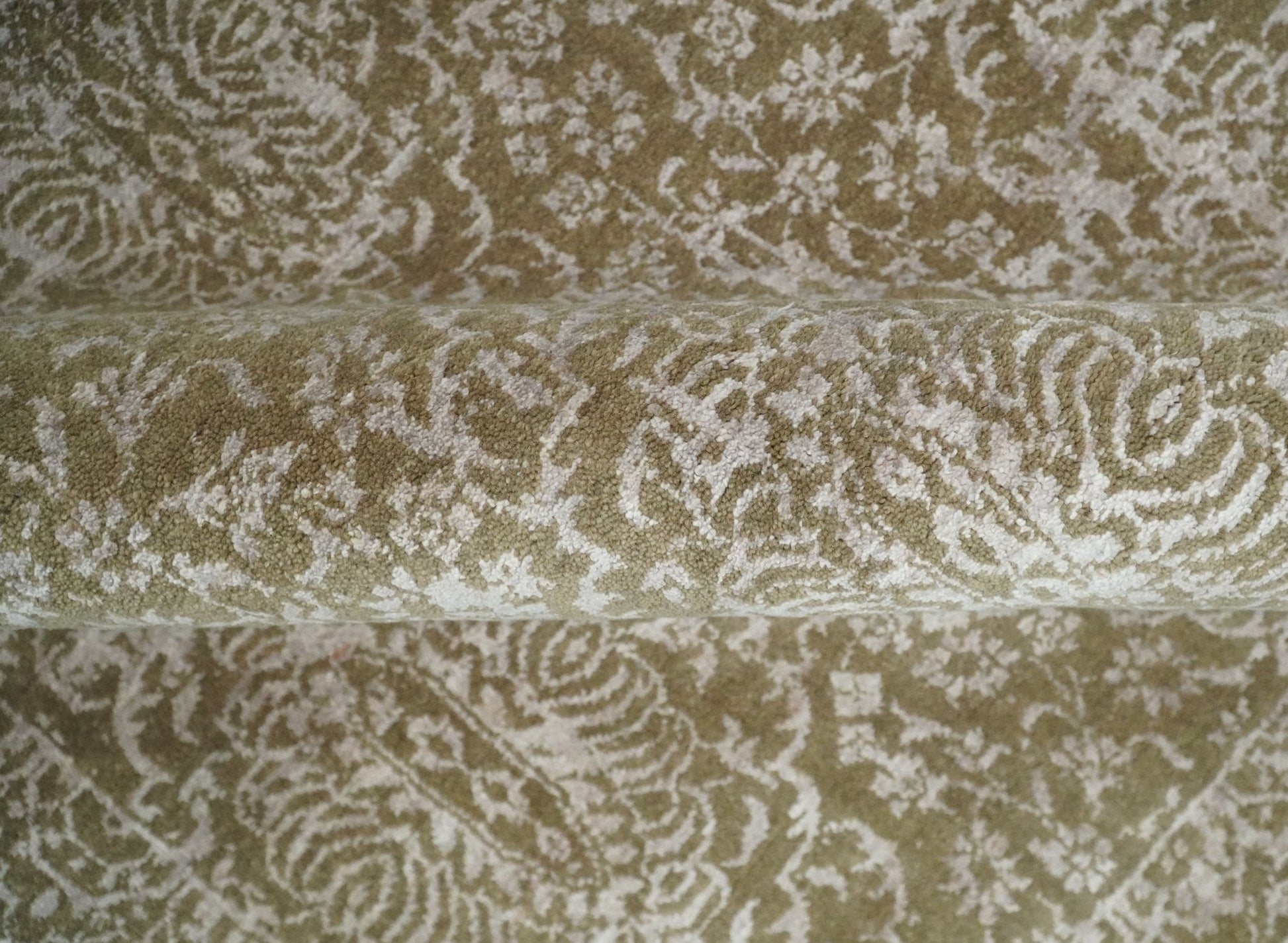 4x6 Fine Hand Knotted Olive and Silver Traditional Vintage Persian Style Antique Wool and SIlk Rug | AGR16 - Nuvé