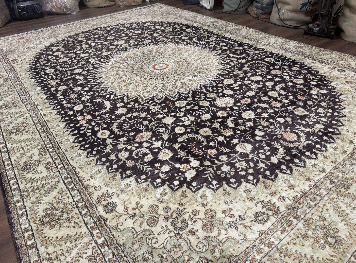 Indian Kashmiri Silk Rug 10x14, Floral Medallion - Nuvé