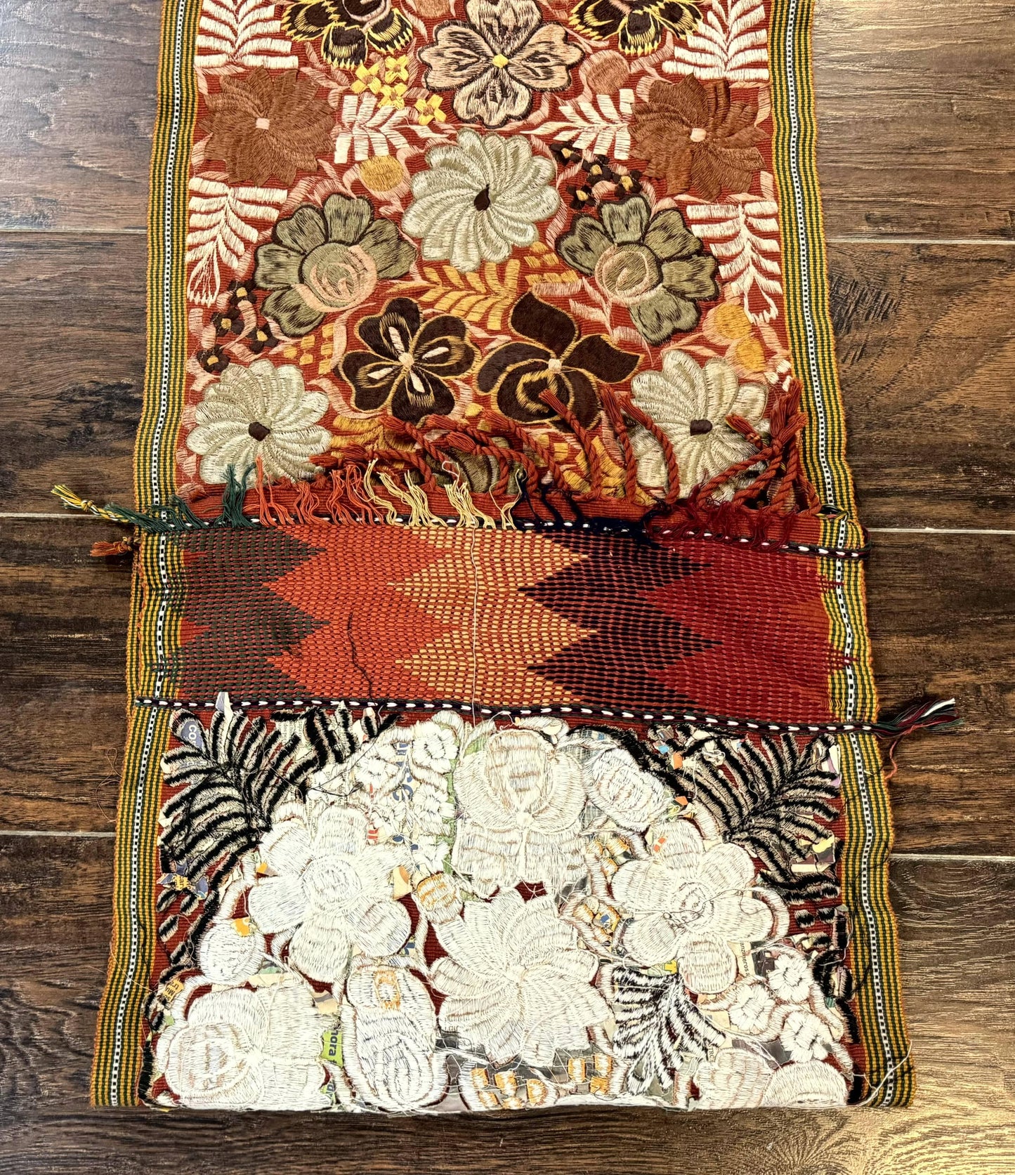 Vintage Table Runner 1.5 x 7.5, Floral - Nuvé