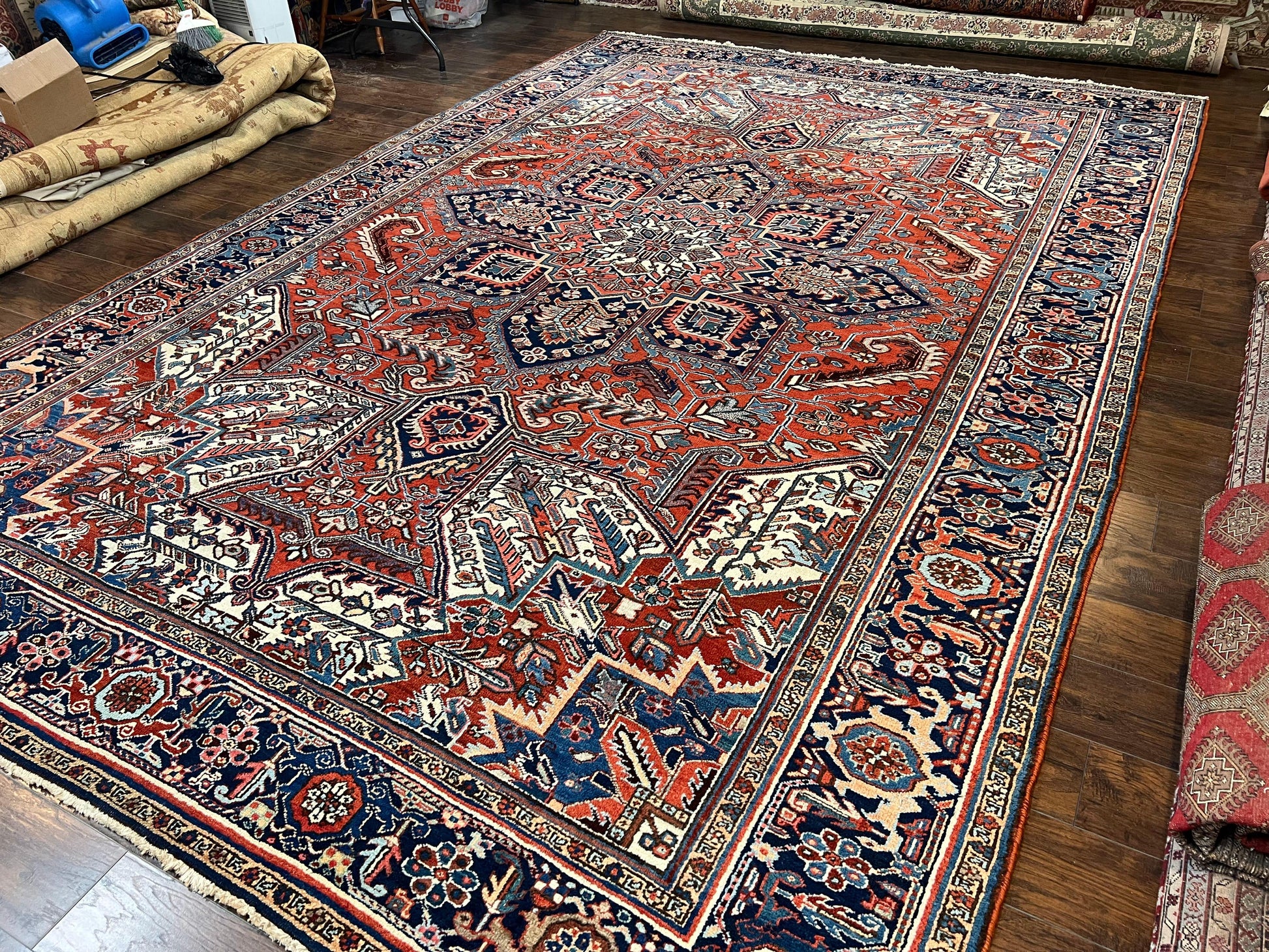 Antique Persian Heriz Rug – 11x16 Palace Size, Geometric Medallion, 1920s - Nuvé